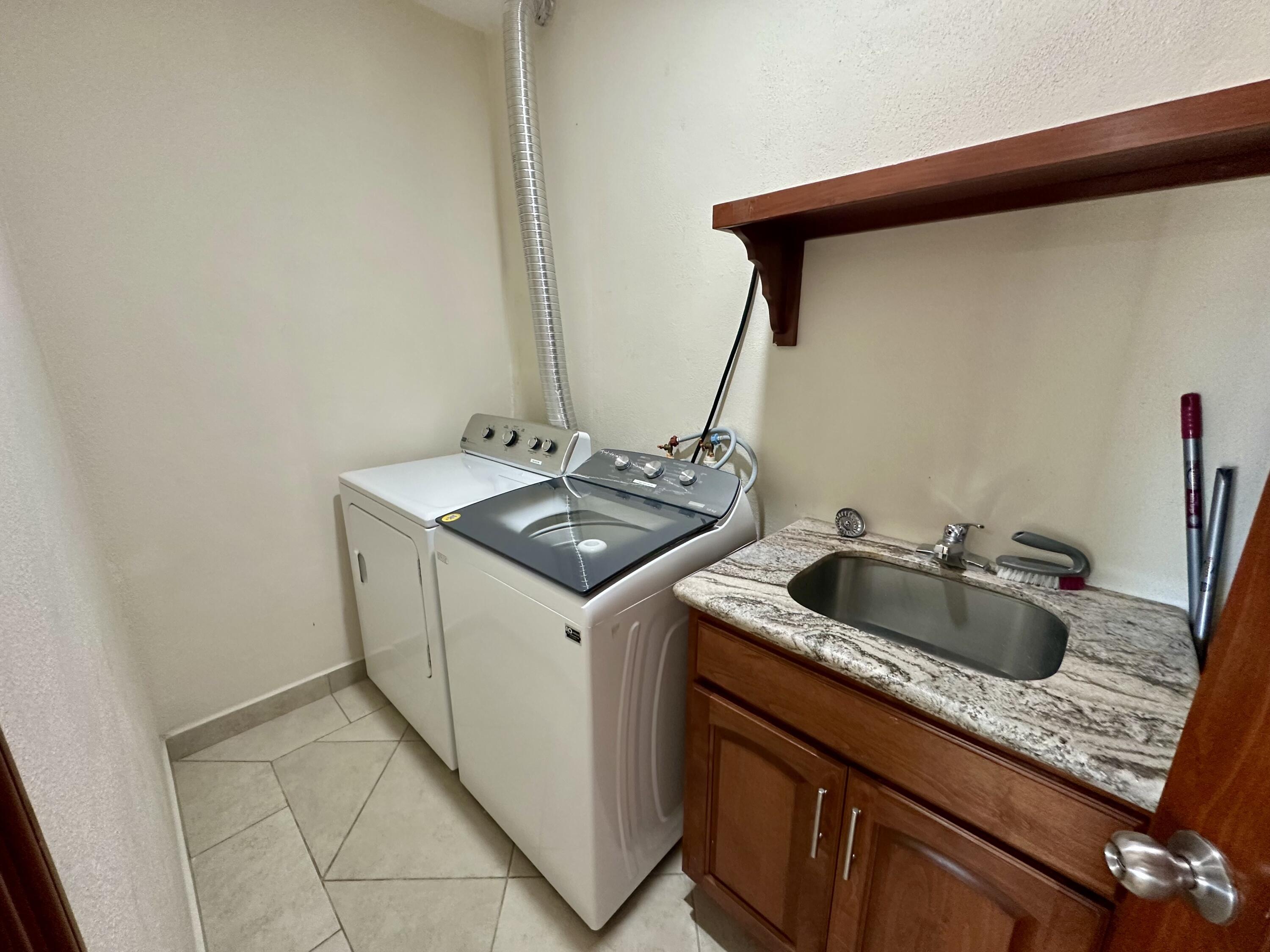 Carretera transpeninsular, Gringo hills compound