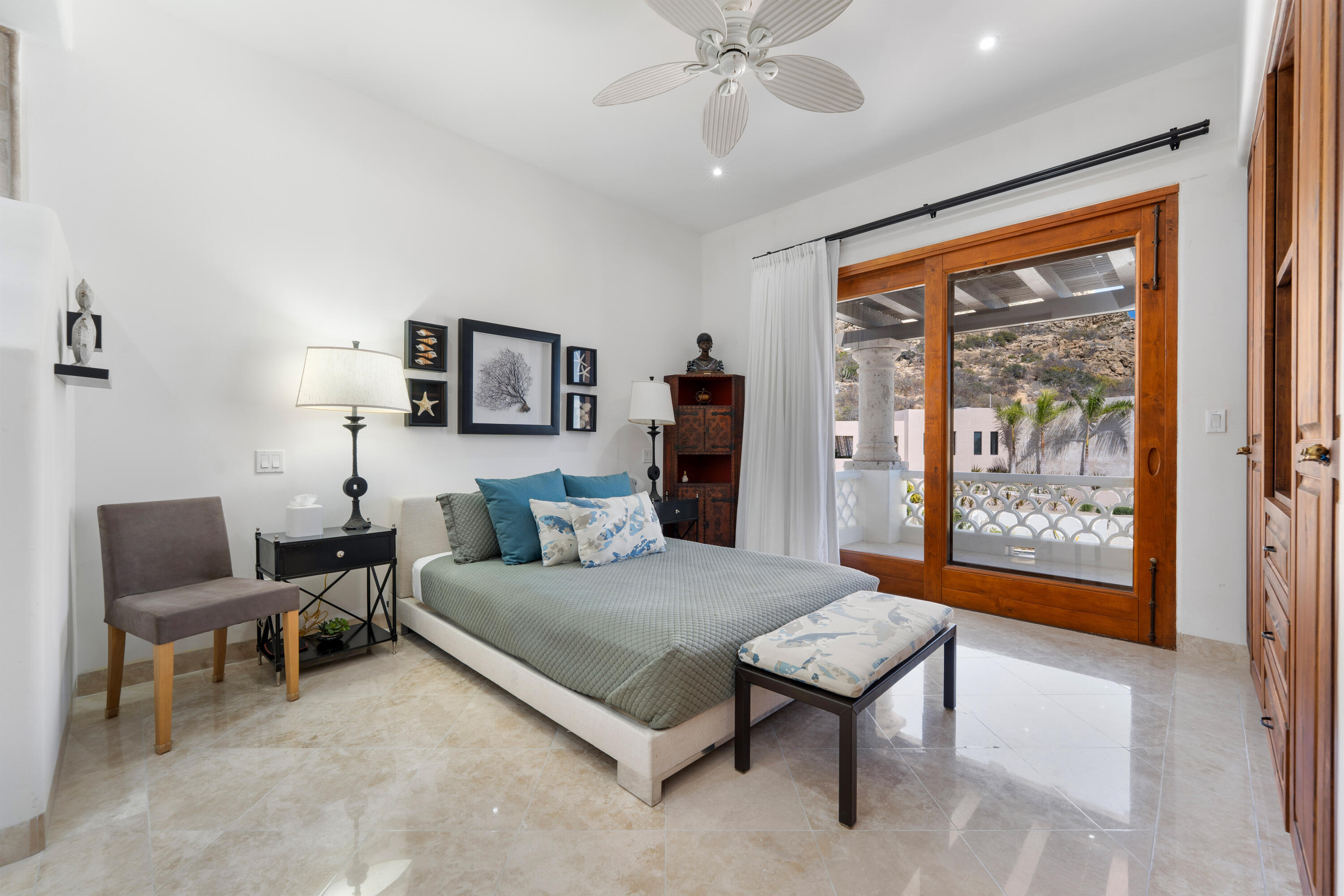 PH, El Encanto De La Laguna