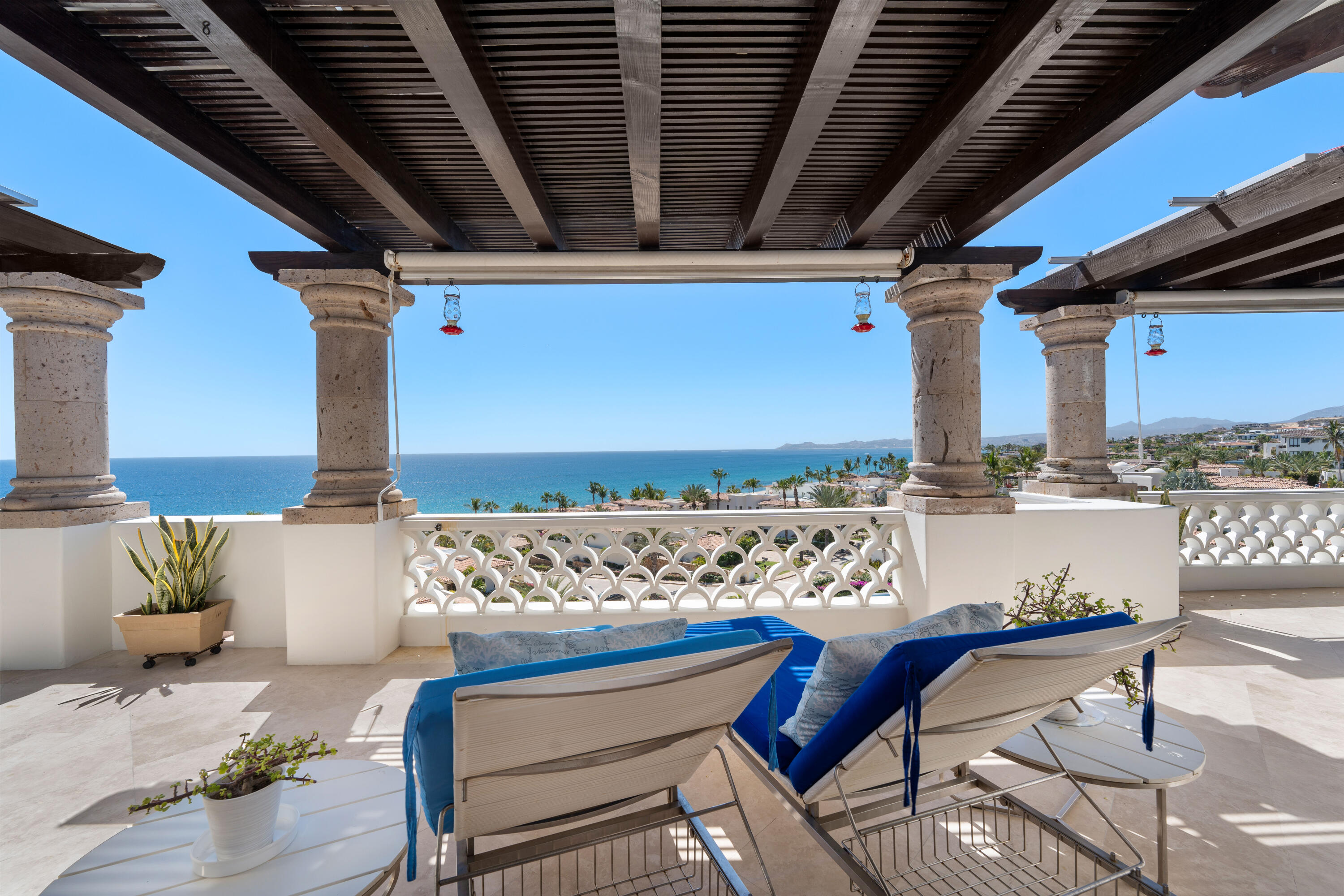 PH, El Encanto De La Laguna