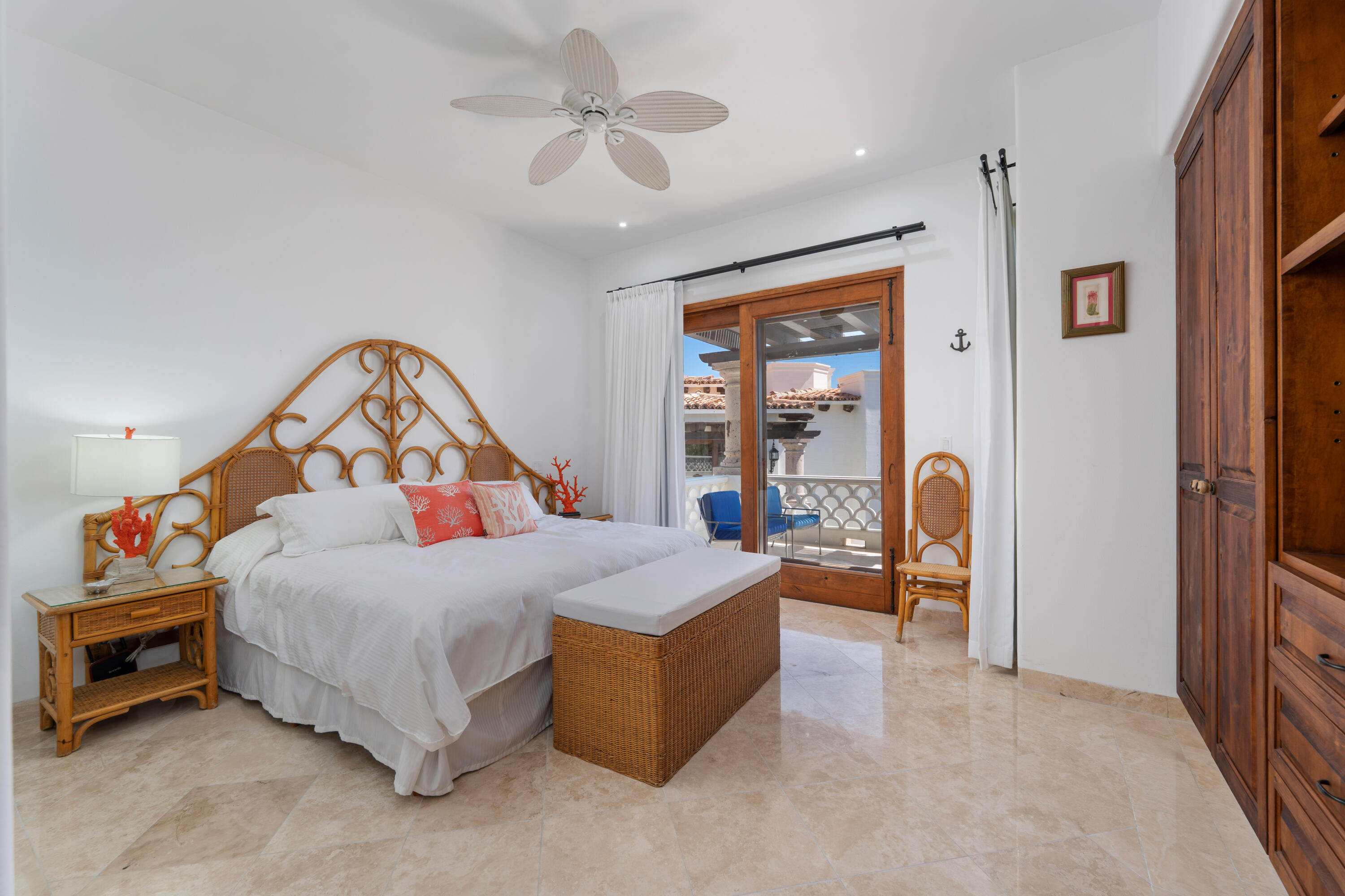 PH, El Encanto De La Laguna