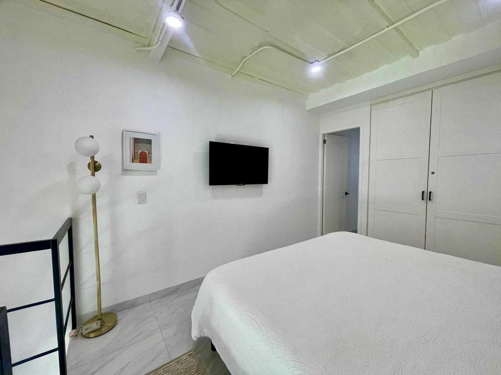 1921 C. 8 De Octubre, Boho Chic Condo