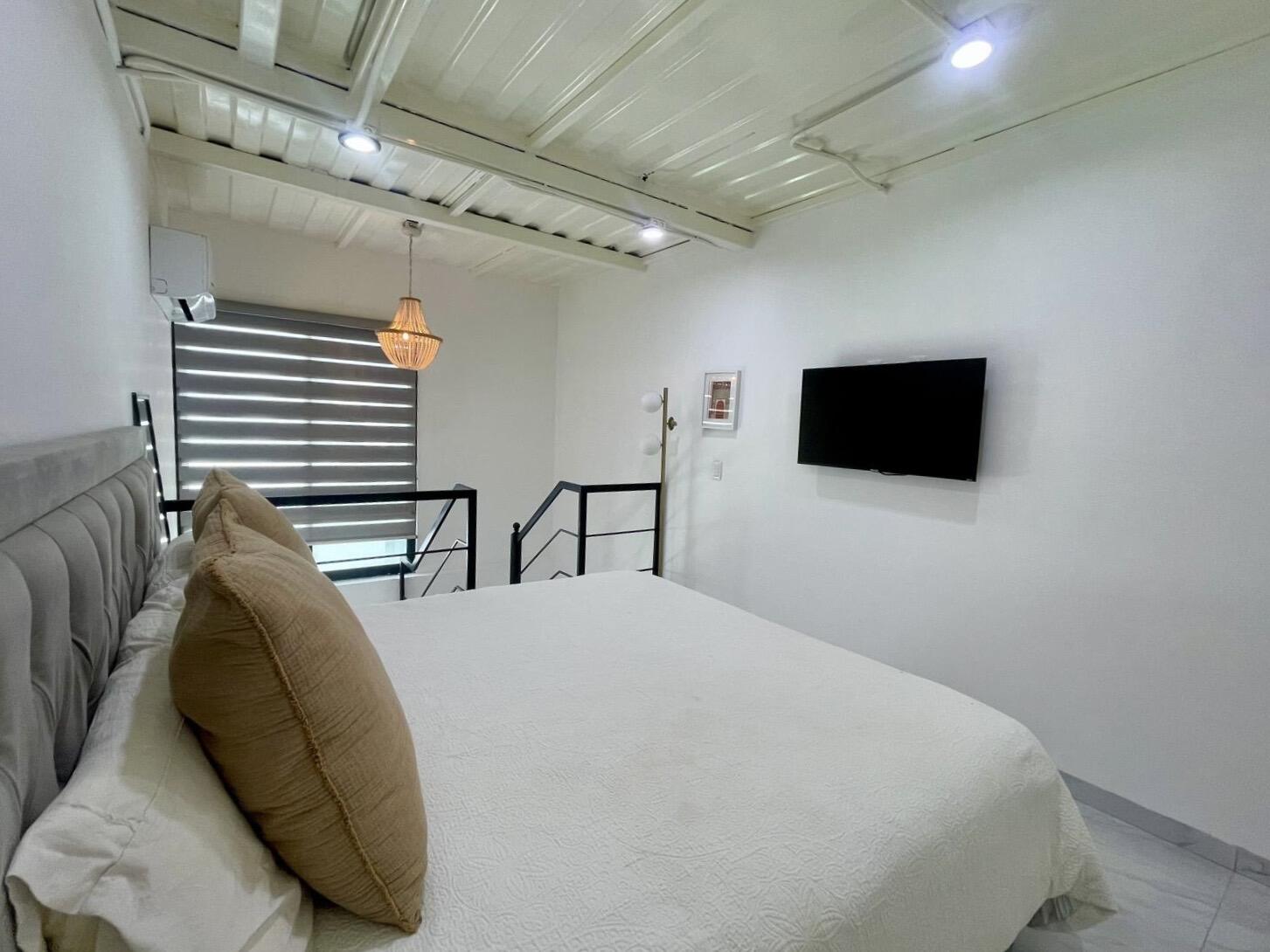 1921 C. 8 De Octubre, Boho Chic Condo