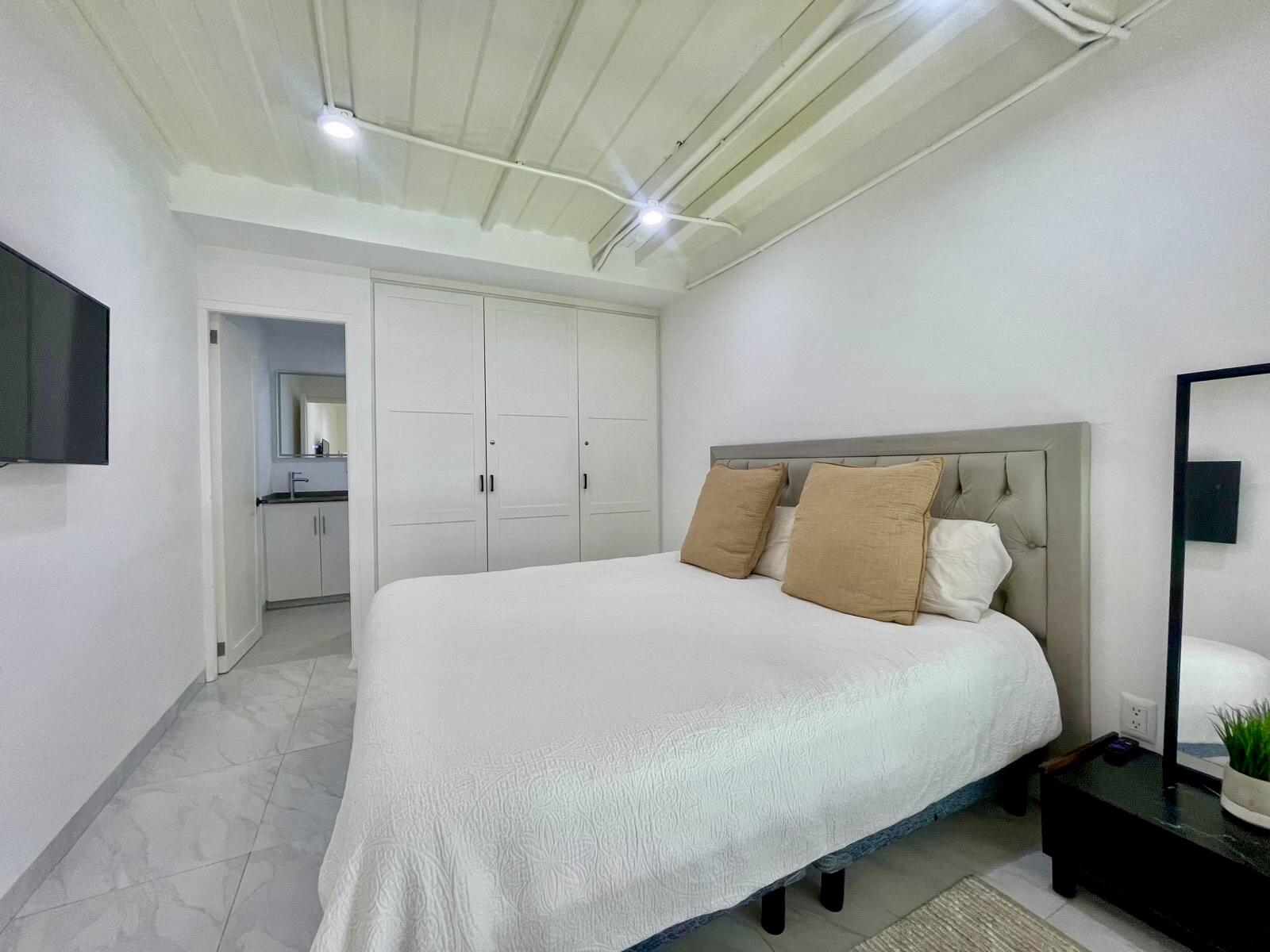 1921 C. 8 De Octubre, Boho Chic Condo