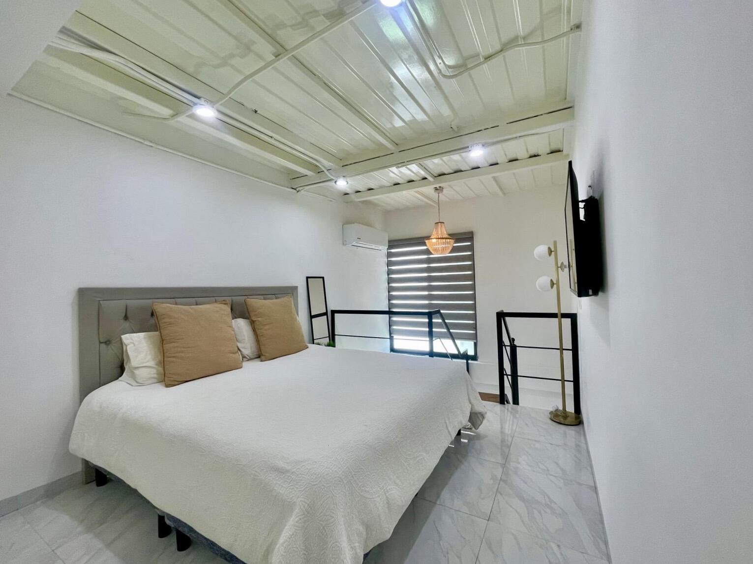 1921 C. 8 De Octubre, Boho Chic Condo