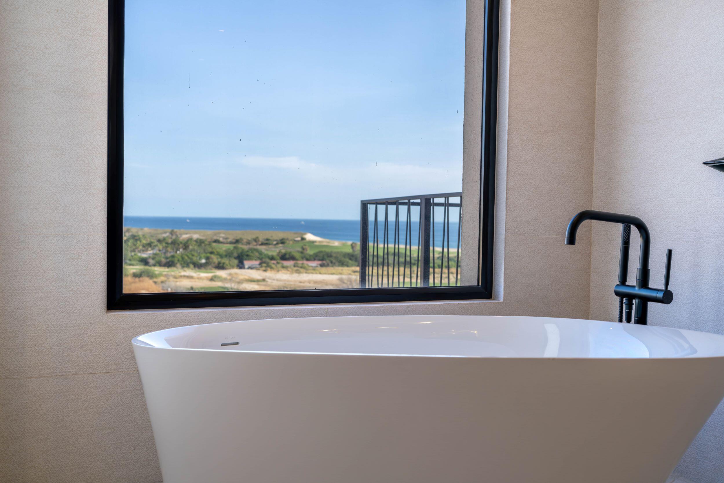Penthouse Alvar in Quivira Los Cabos, Oceanview Luxury 4 Bdrm Condo