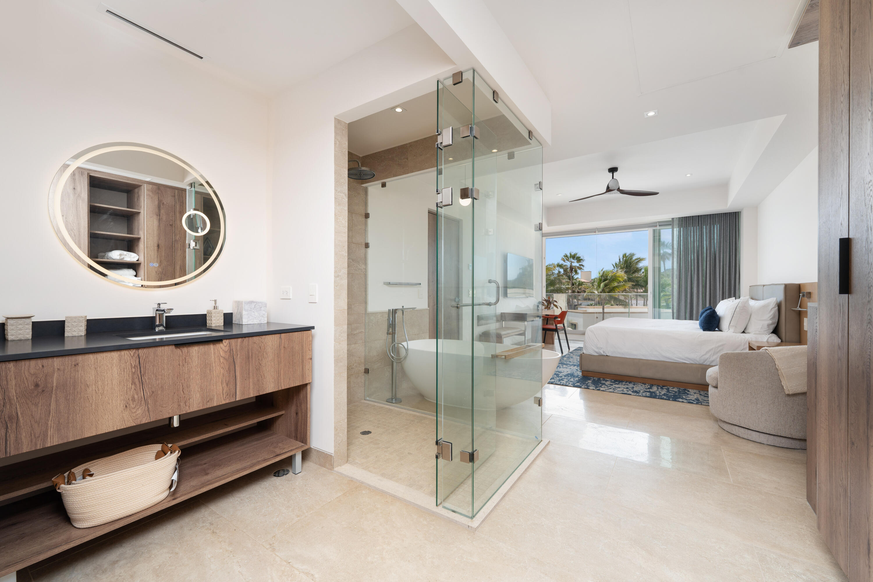 Oceanfront Condo, Albaluz