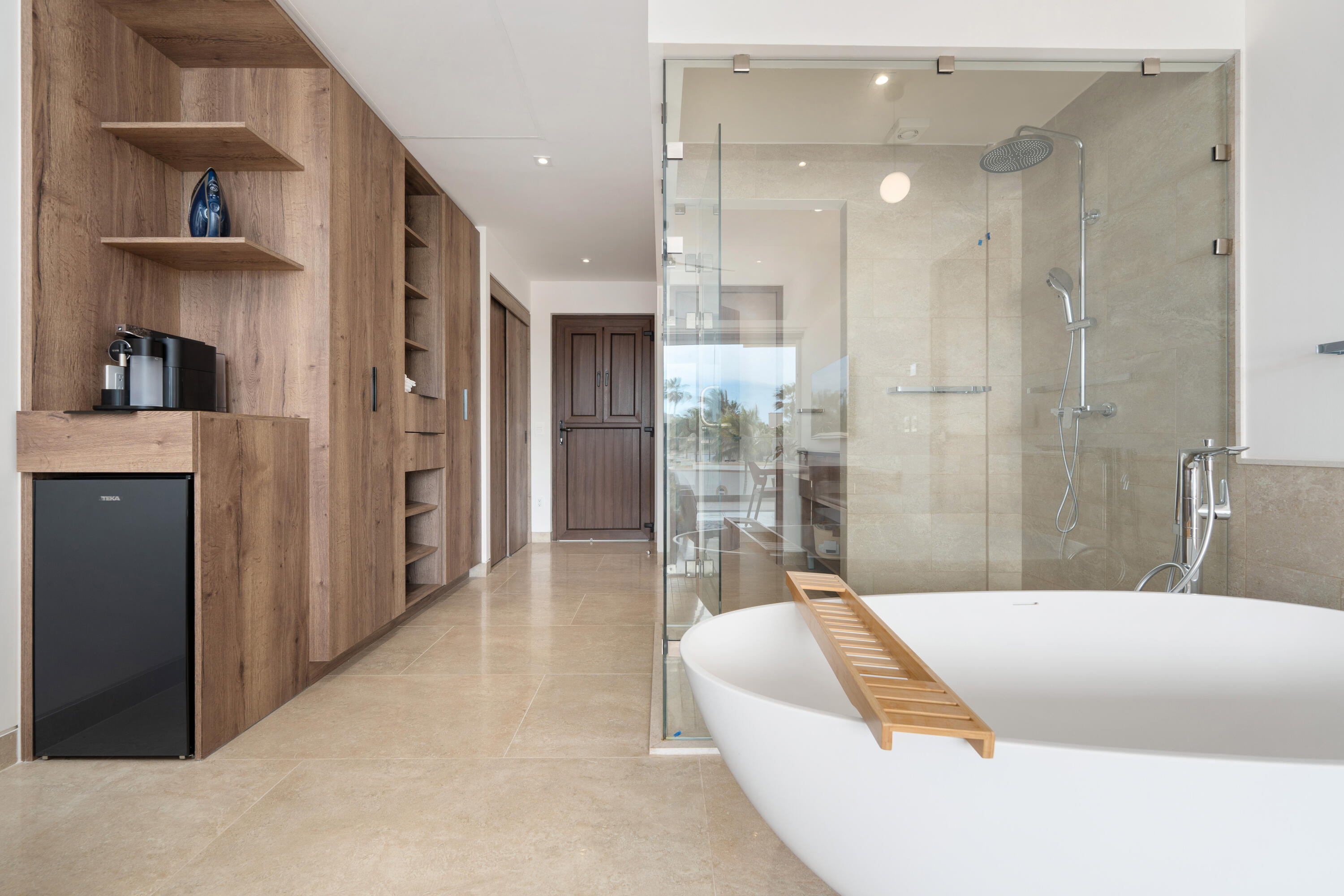 Oceanfront Condo, Albaluz