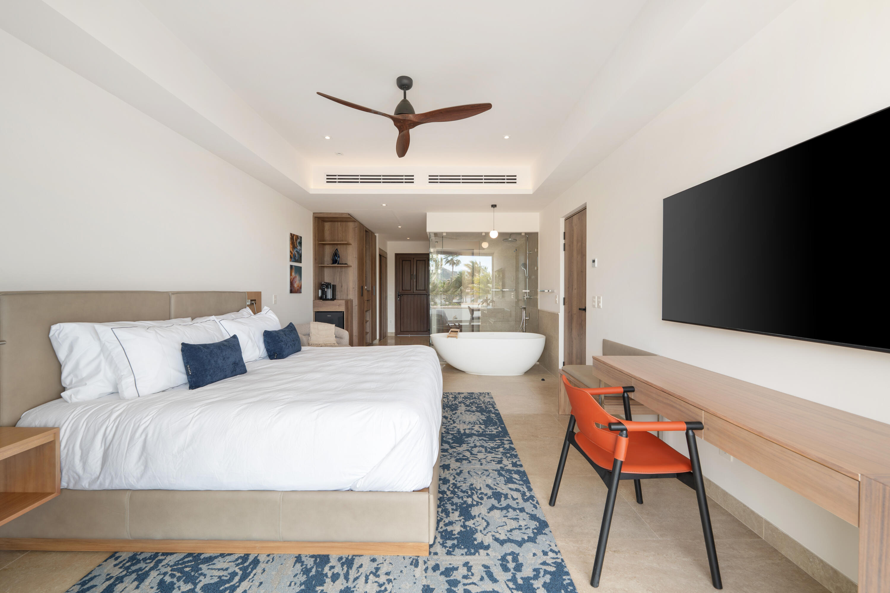 Oceanfront Condo, Albaluz
