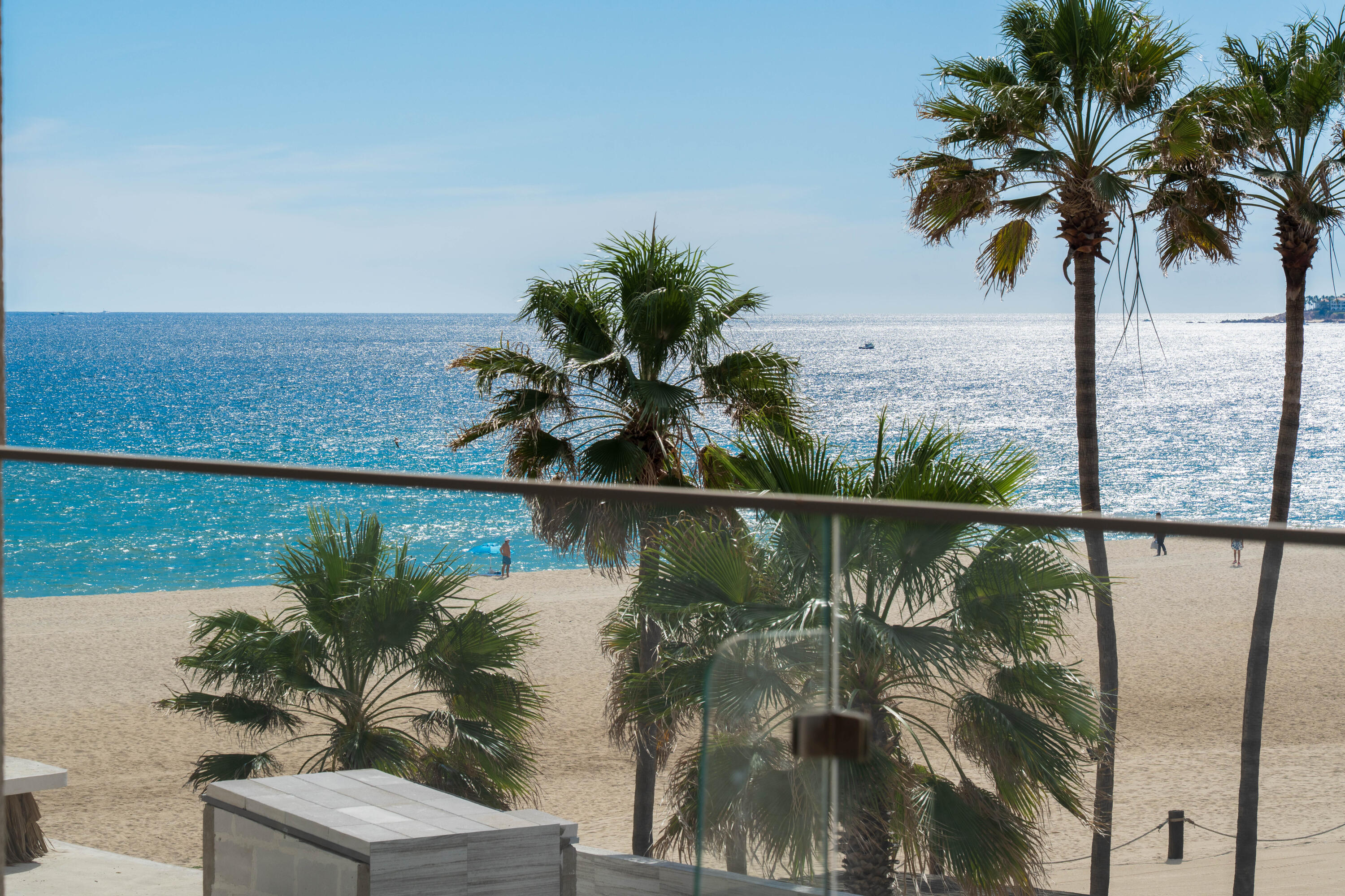 Oceanfront Condo, Albaluz