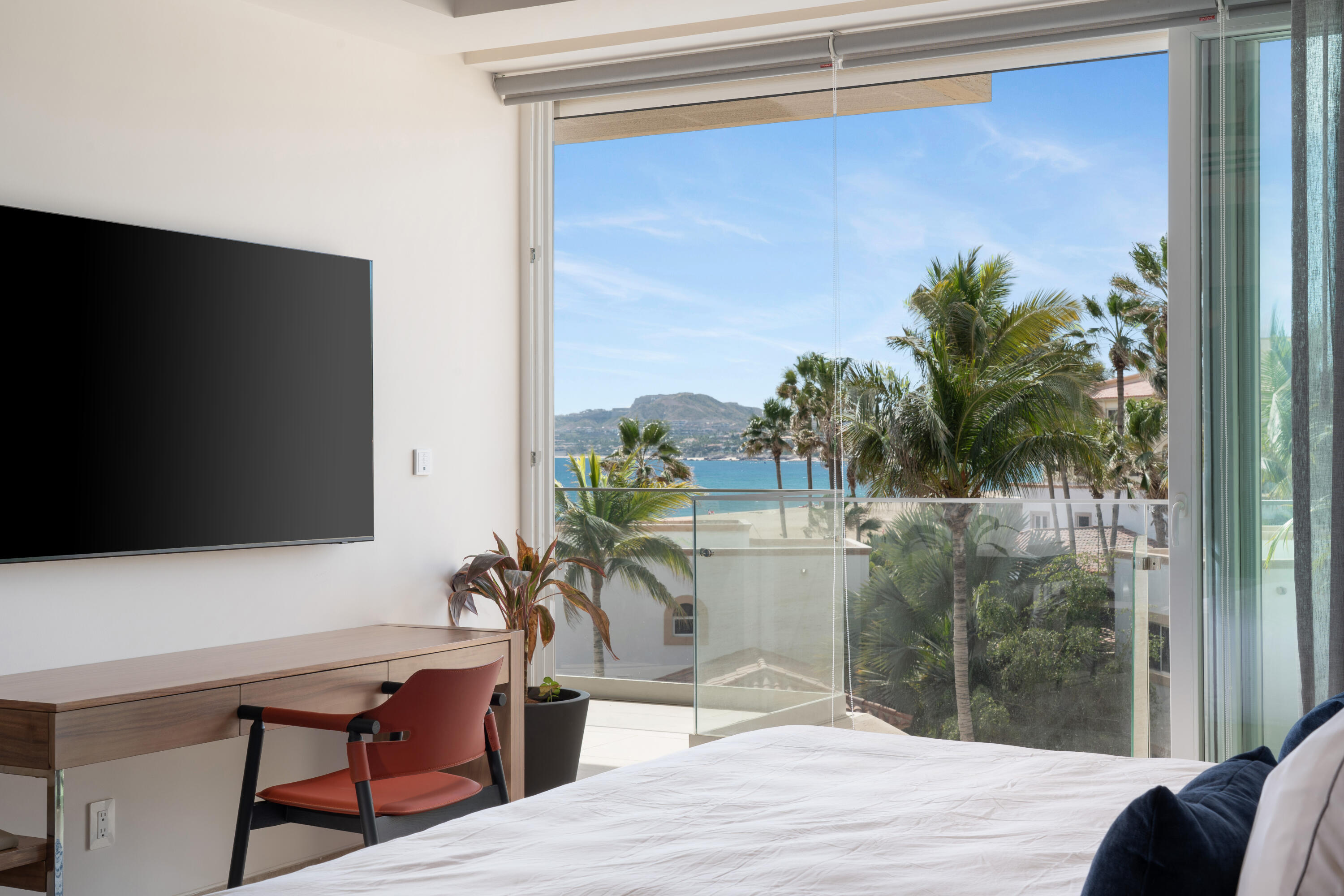 Oceanfront Condo, Albaluz