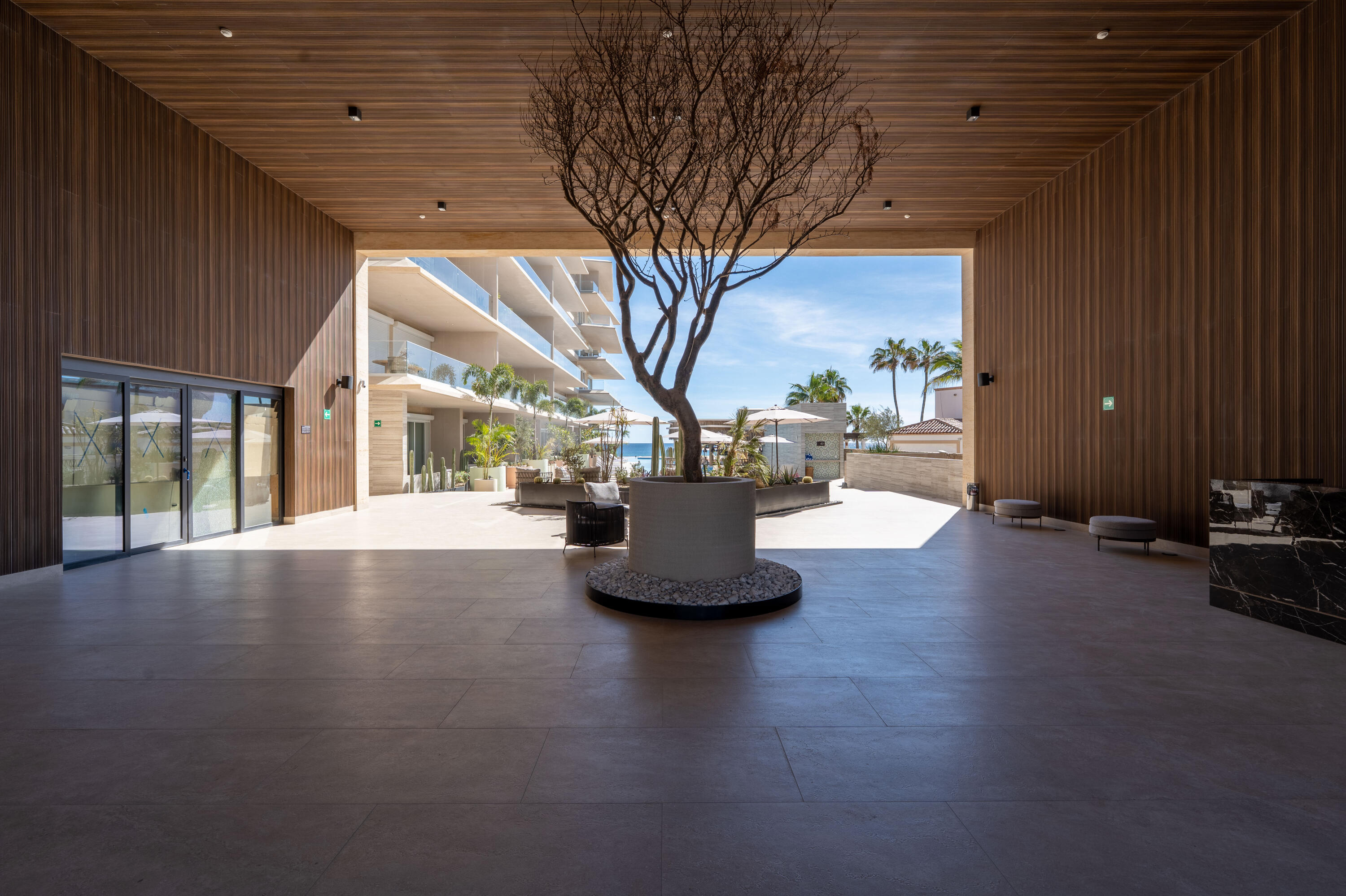 Oceanfront Condo, Albaluz