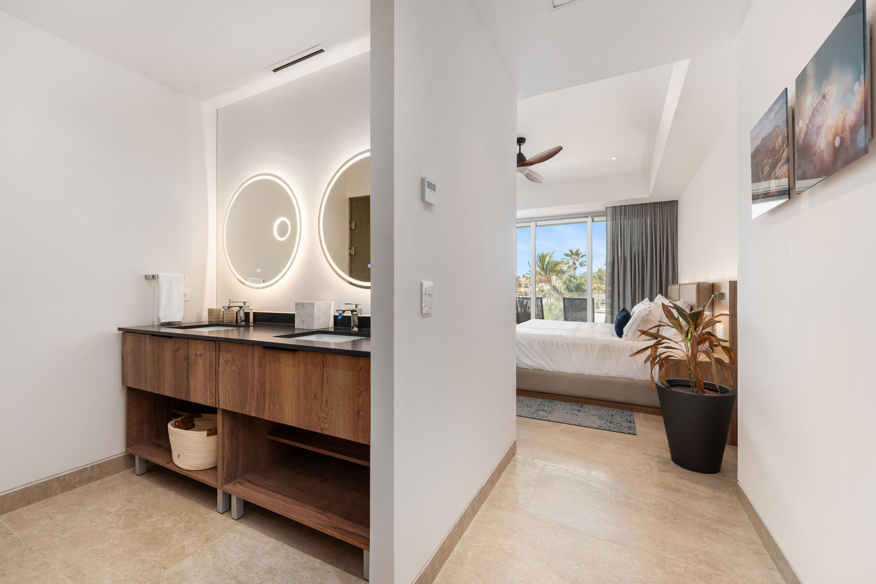 Oceanfront Condo, Albaluz