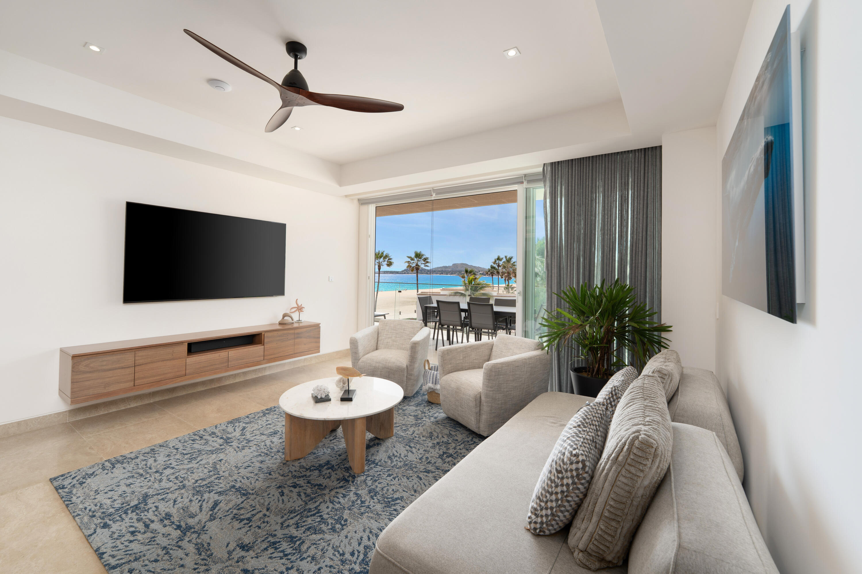 Oceanfront Condo, Albaluz