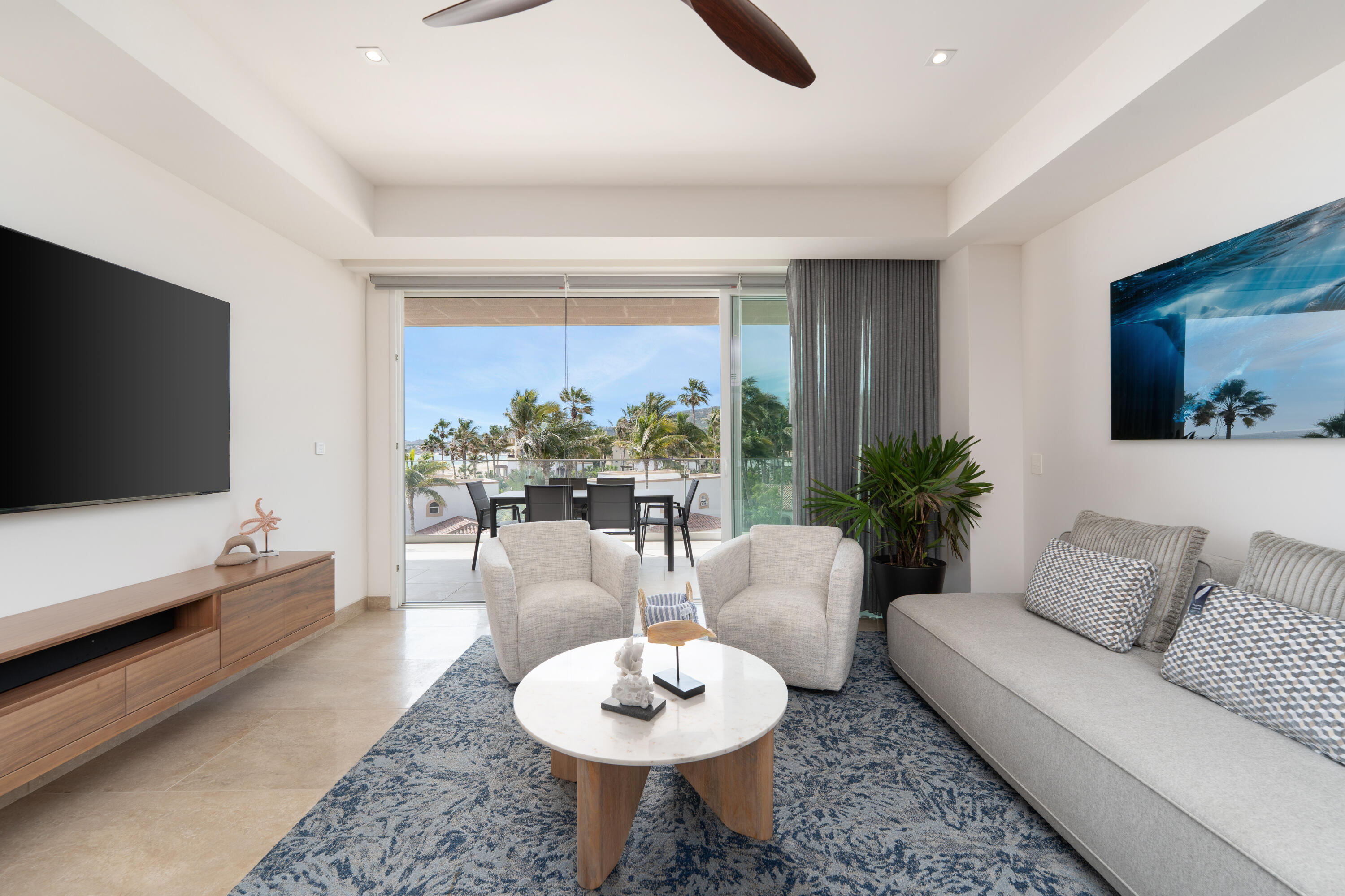 Oceanfront Condo, Albaluz