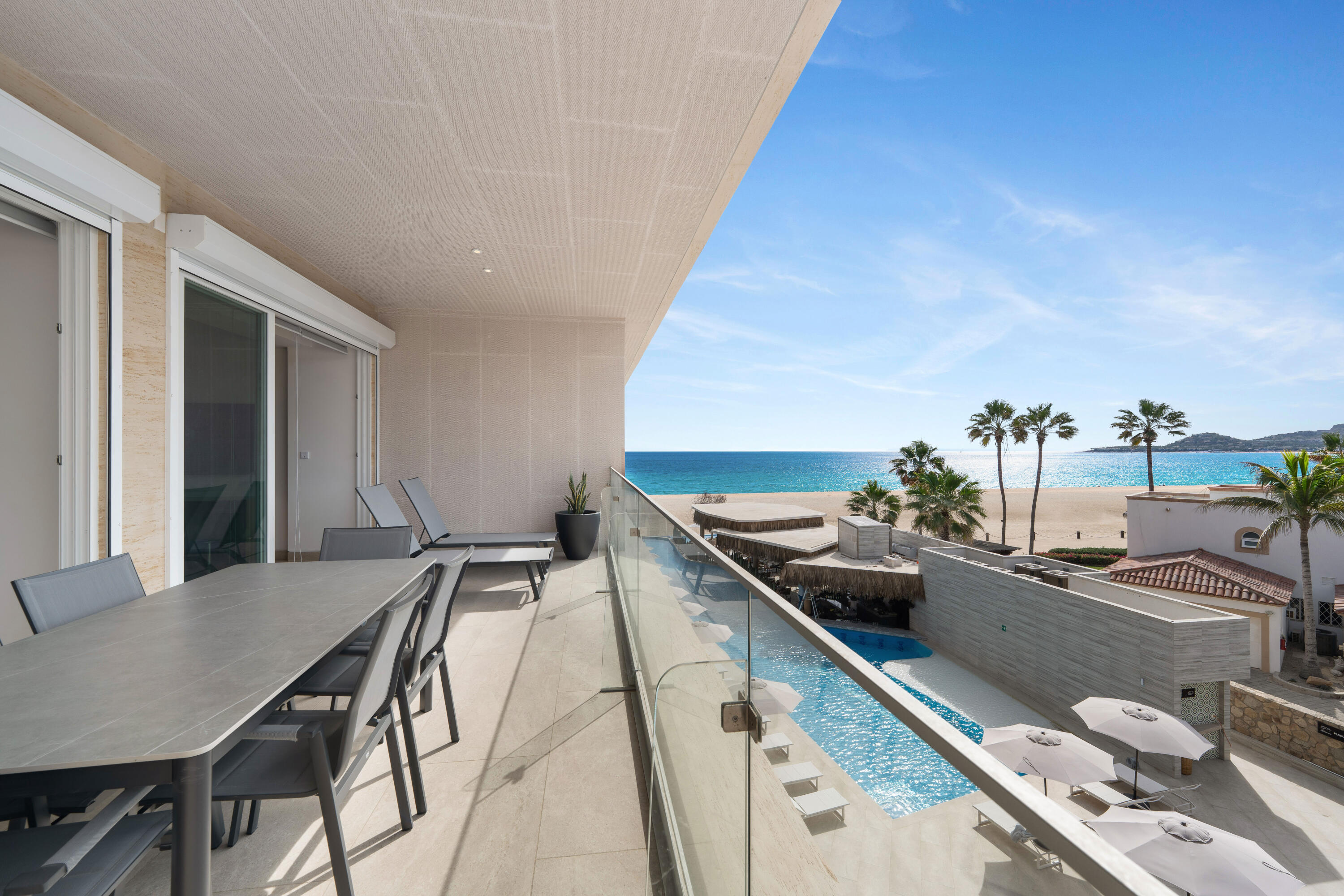 Oceanfront Condo, Albaluz
