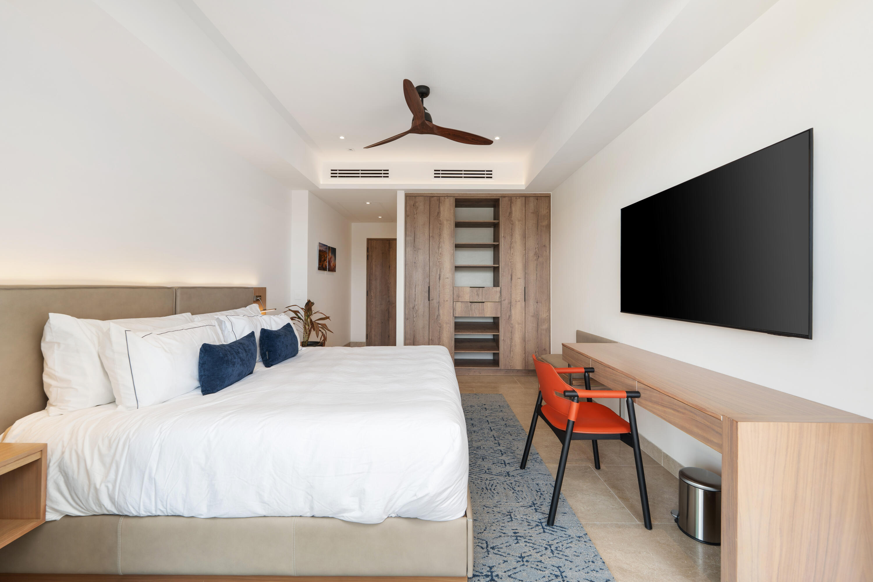 Oceanfront Condo, Albaluz