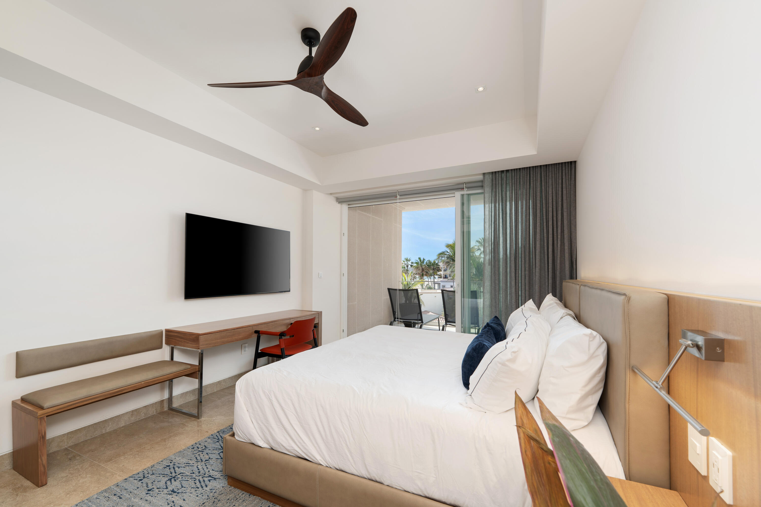 Oceanfront Condo, Albaluz