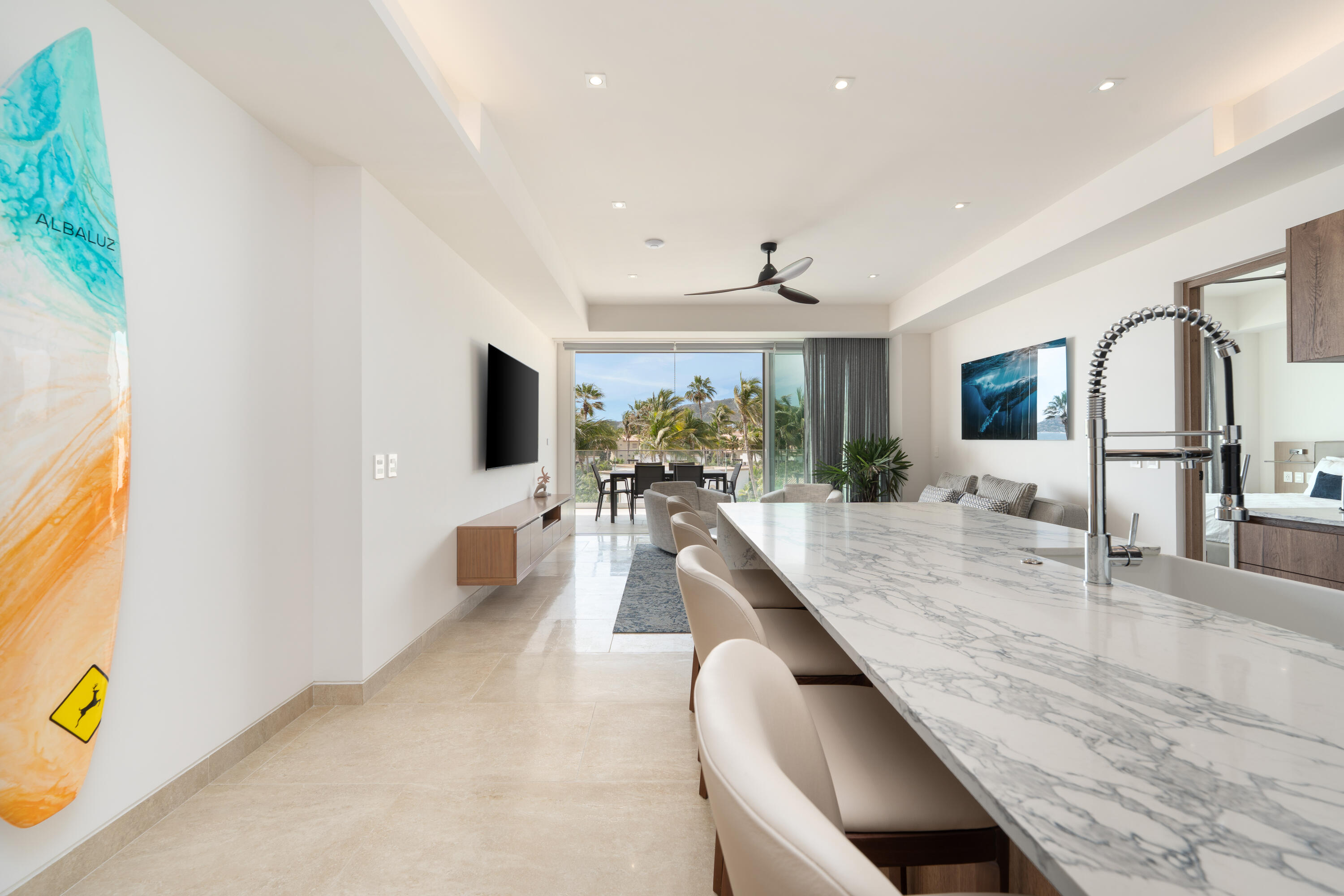 Oceanfront Condo, Albaluz