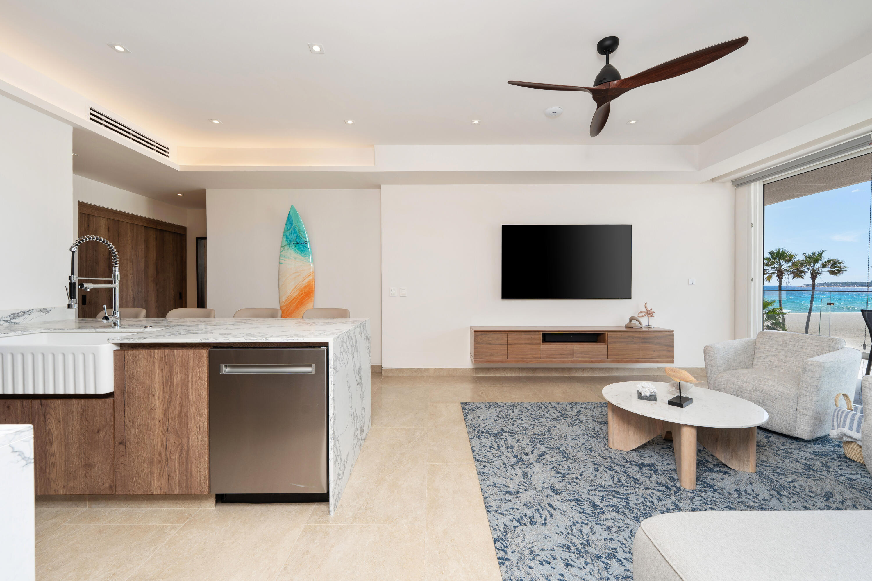 Oceanfront Condo, Albaluz