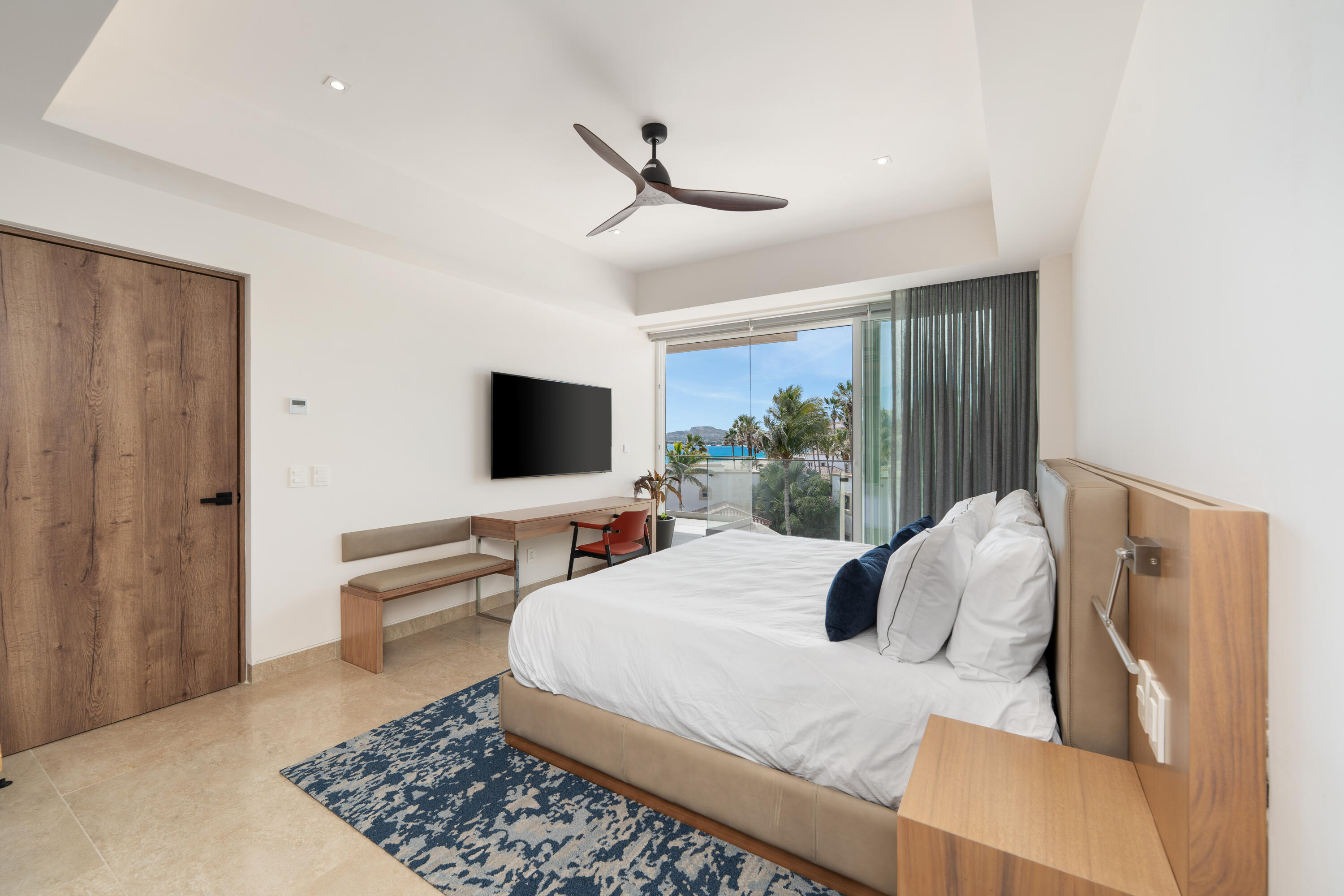 Oceanfront Condo, Albaluz