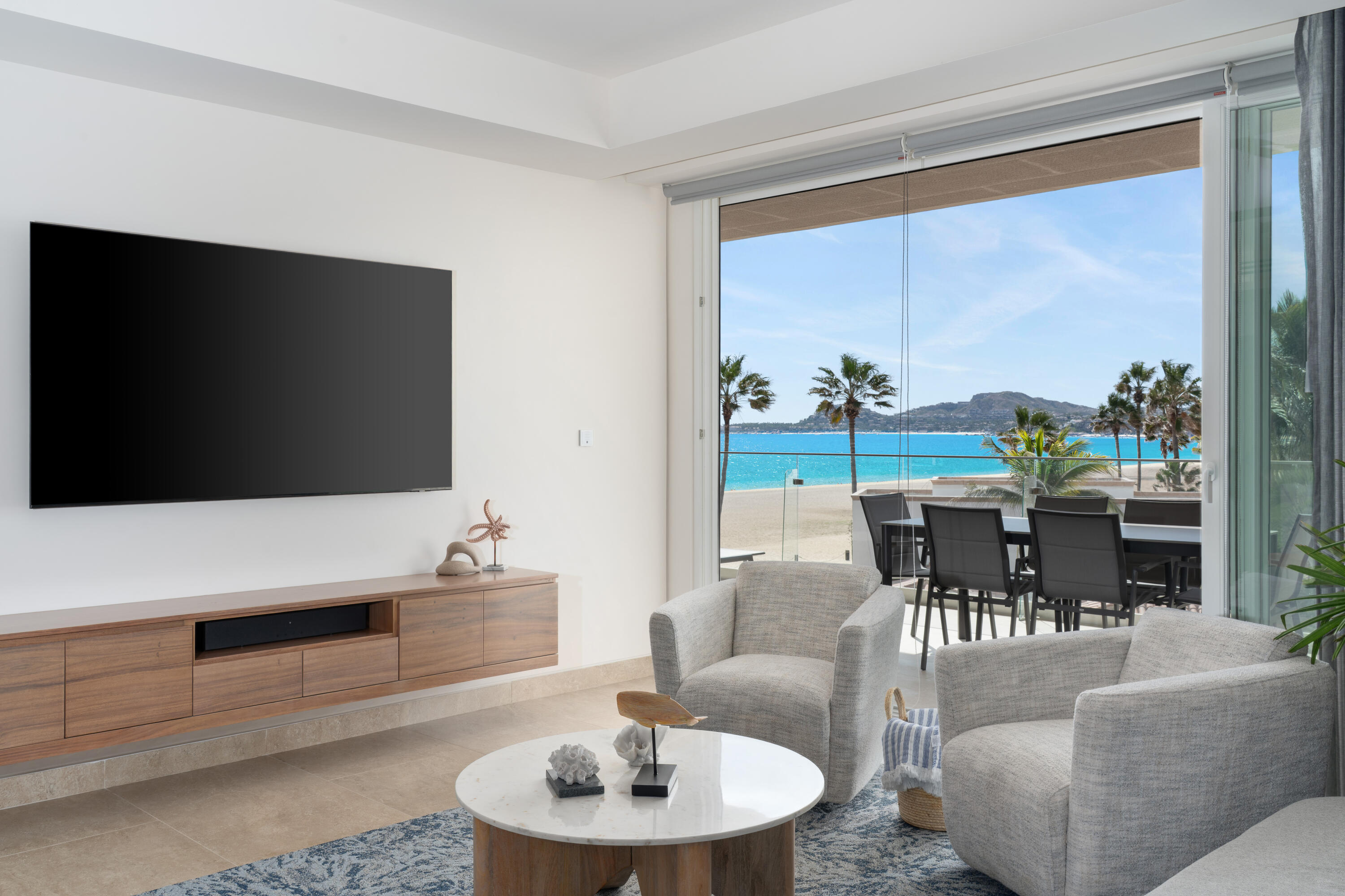 Oceanfront Condo, Albaluz