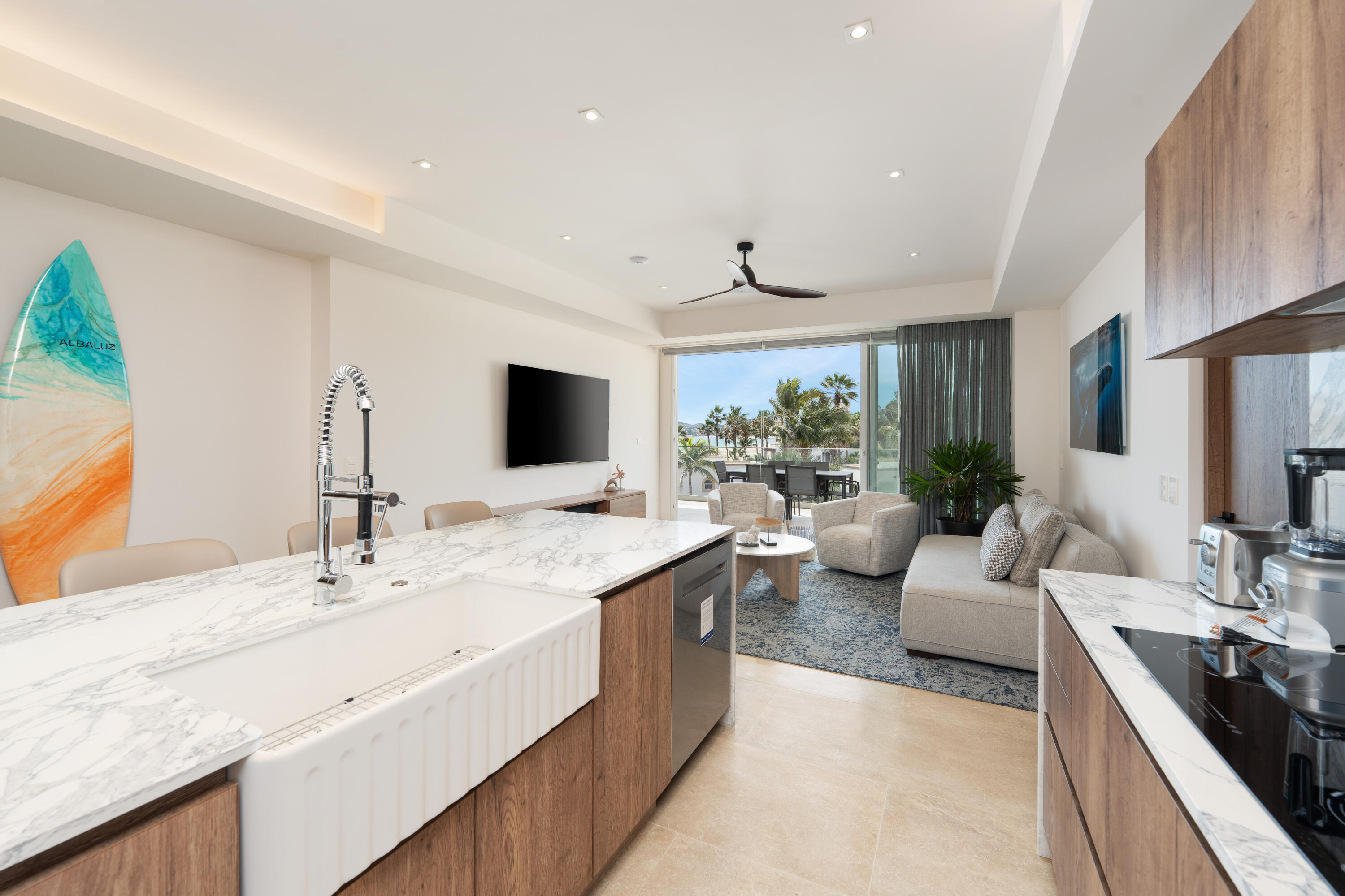 Oceanfront Condo, Albaluz