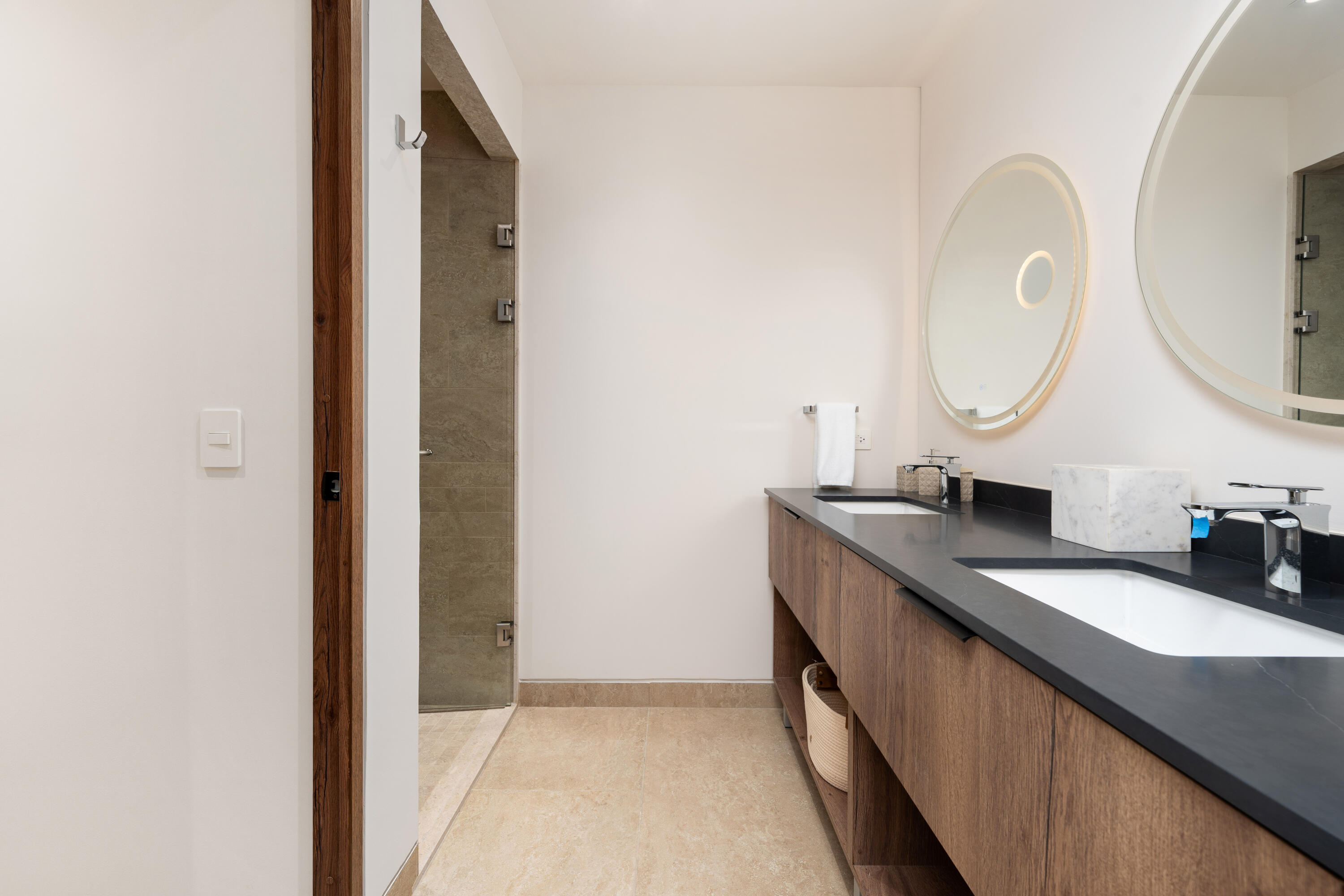 Oceanfront Condo, Albaluz