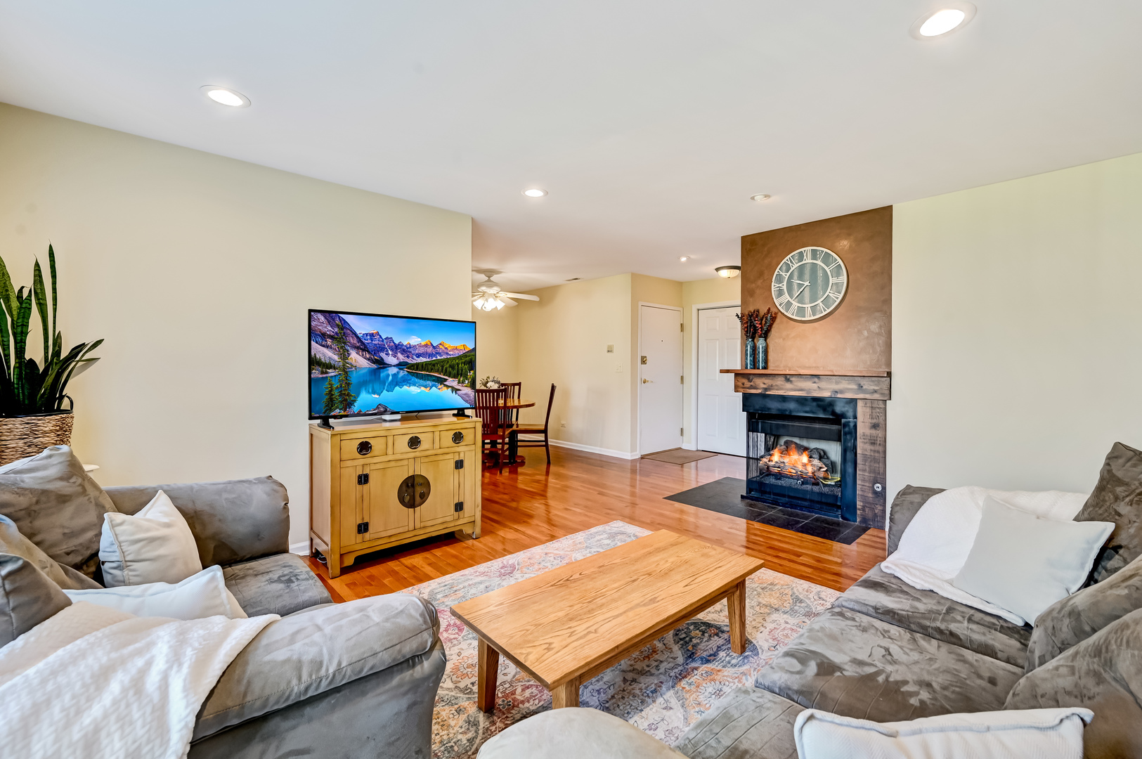 7000 Barrington Court Unit: 204