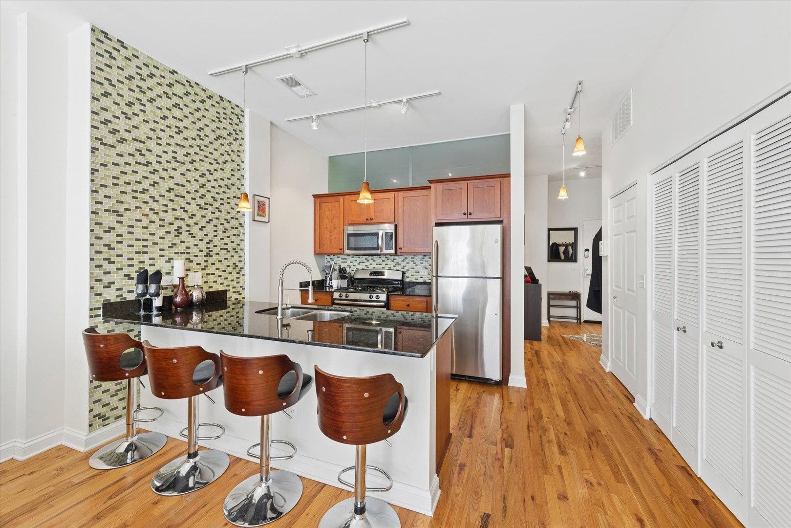 2025 S Indiana Avenue Unit: 209