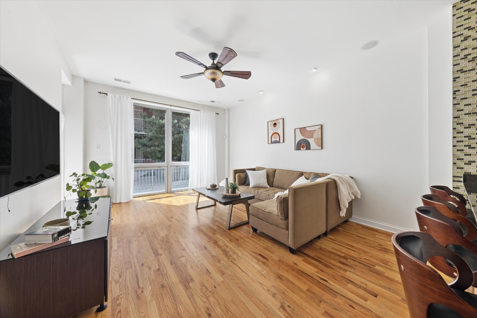 2025 S Indiana Avenue Unit: 209