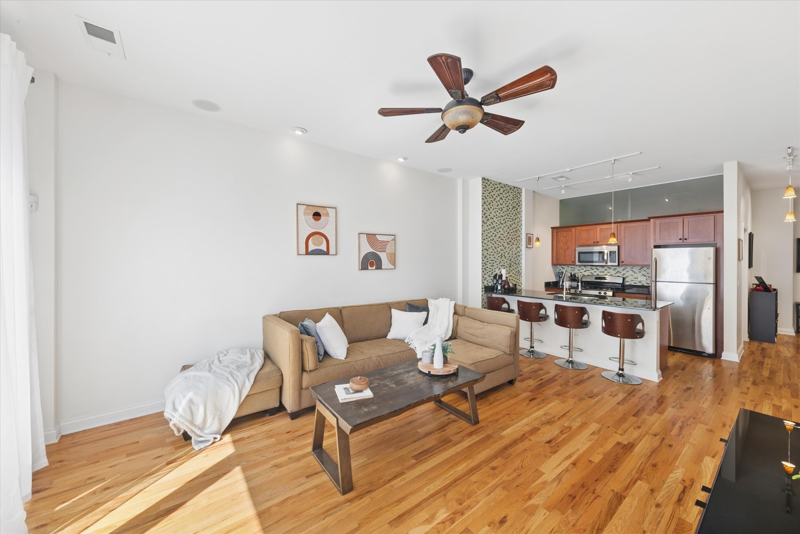 2025 S Indiana Avenue Unit: 209