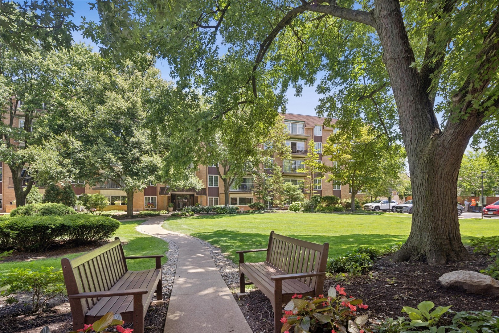 441 N Park Boulevard Unit: 4I