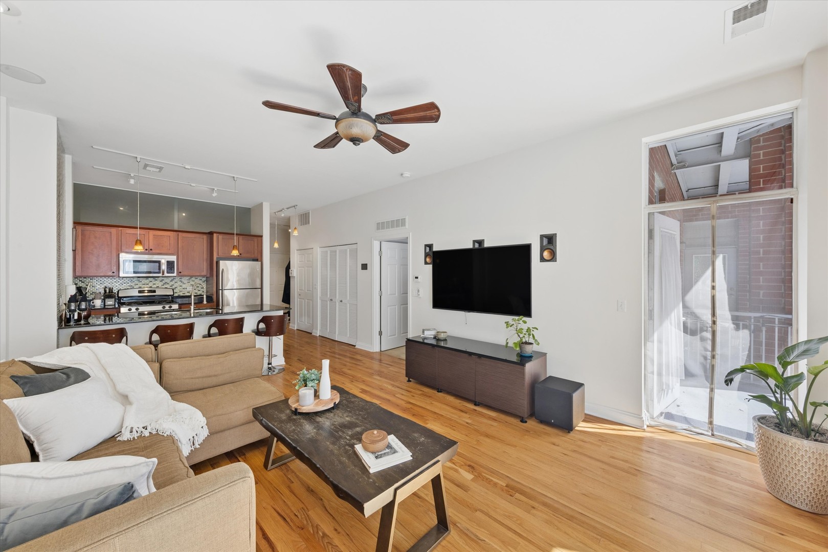 2025 S Indiana Avenue Unit: 209