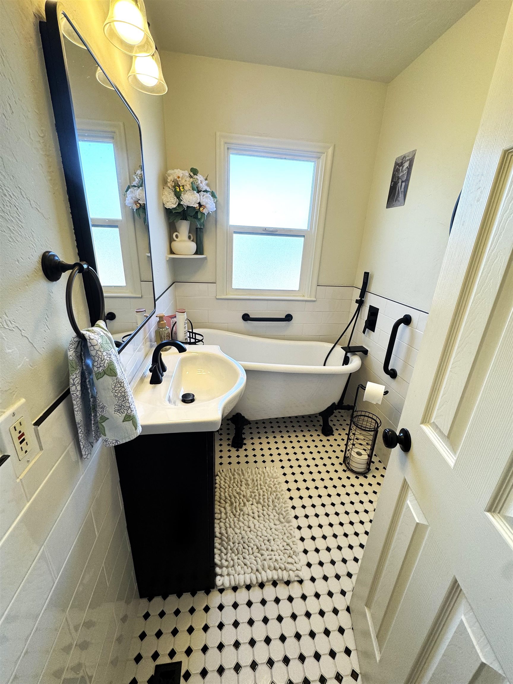 1616 W Center Street