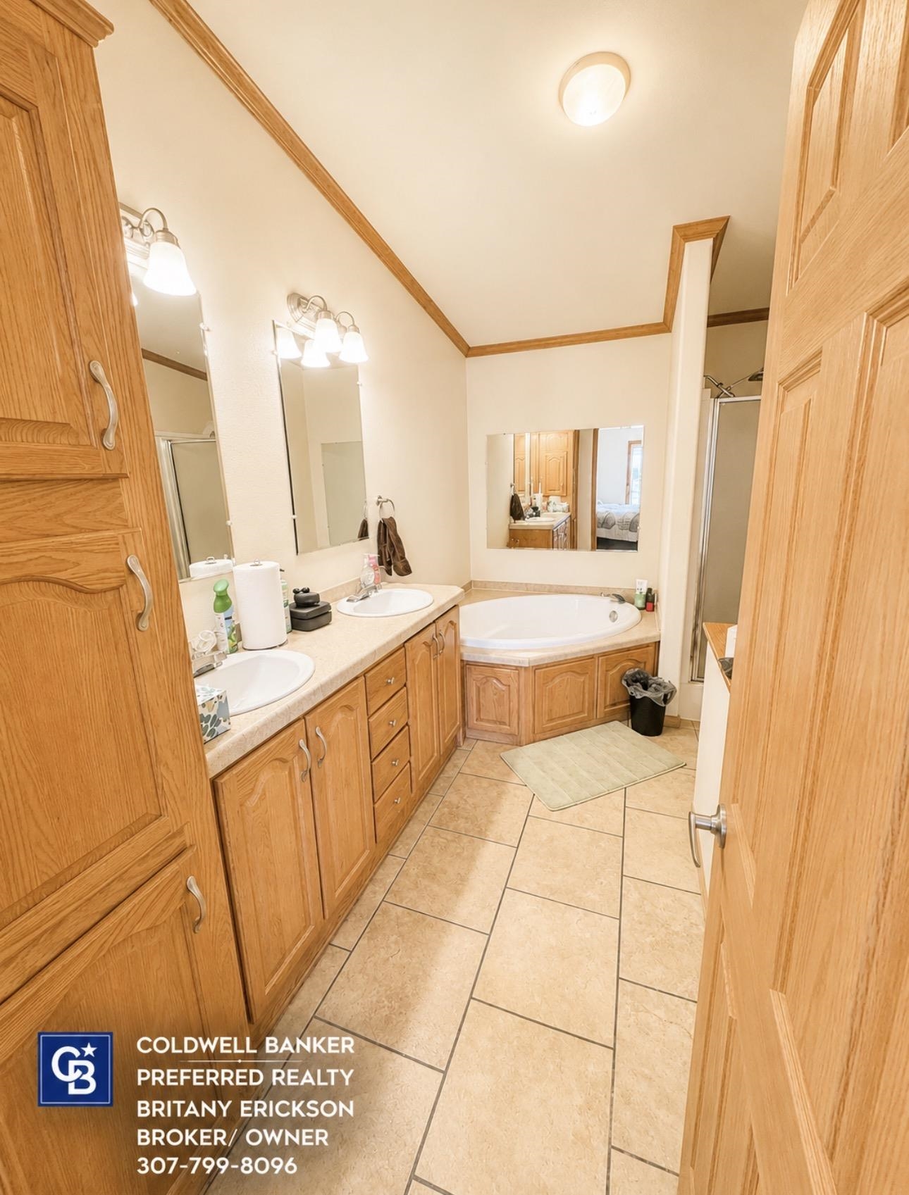 305 305 Green River