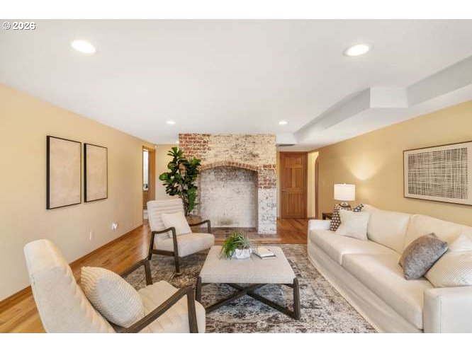 10585 BEUTEL RD