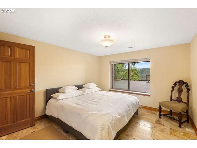 10585 BEUTEL RD