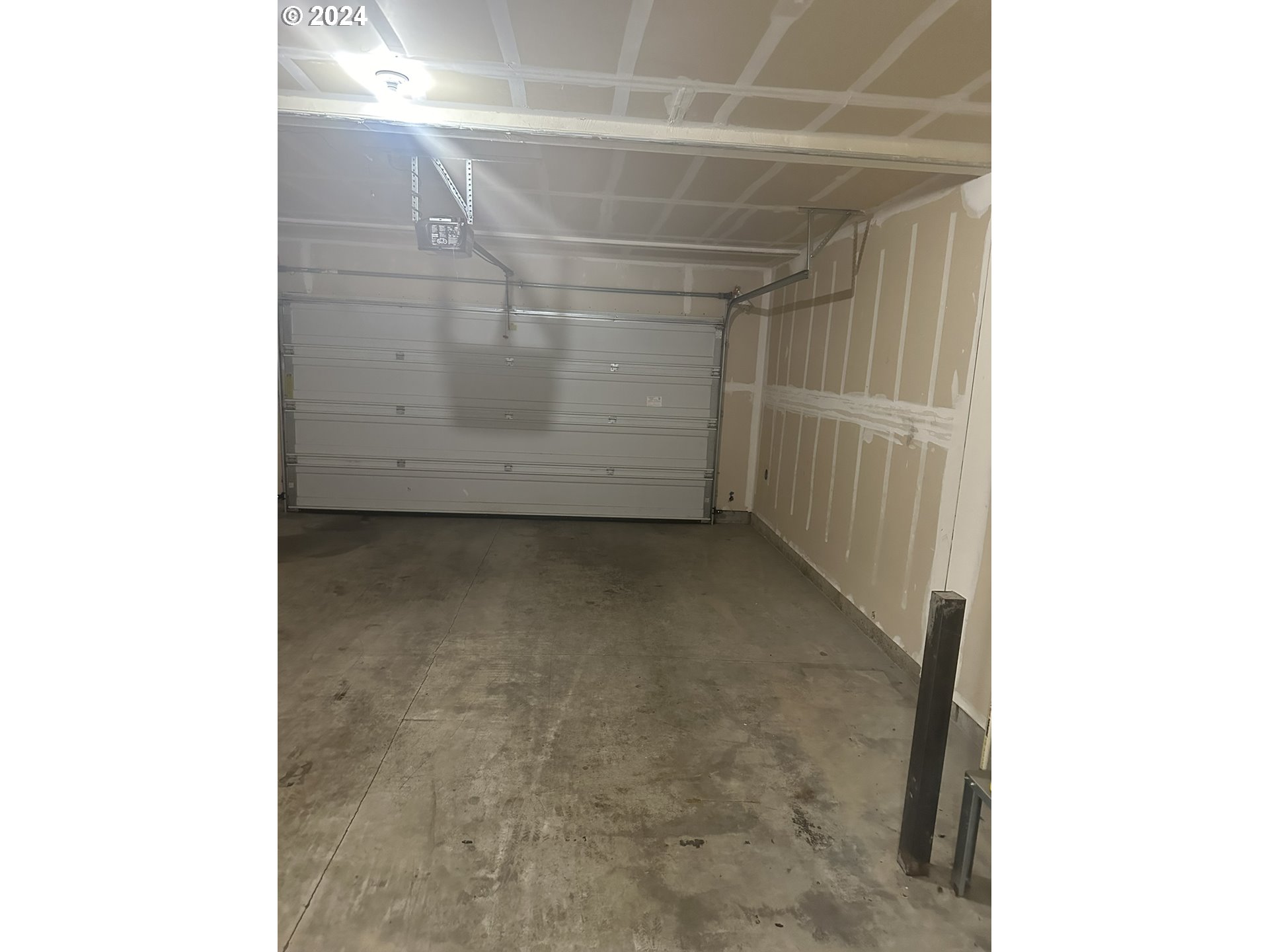 1825 NE 90TH CIR