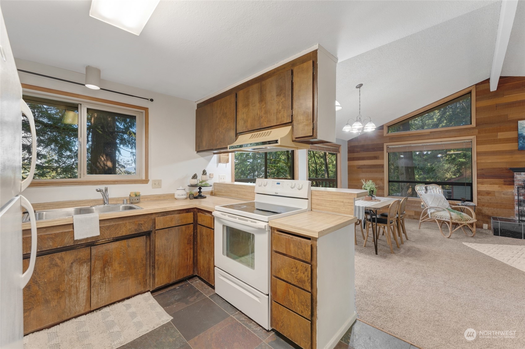 82 Grand View Lane