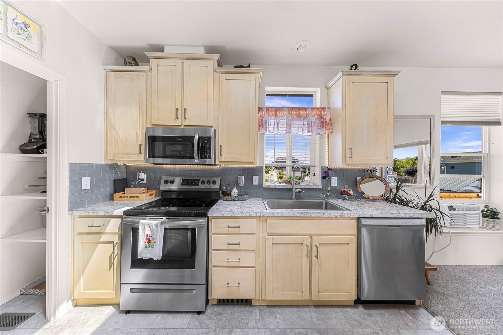 8412 Richard Way