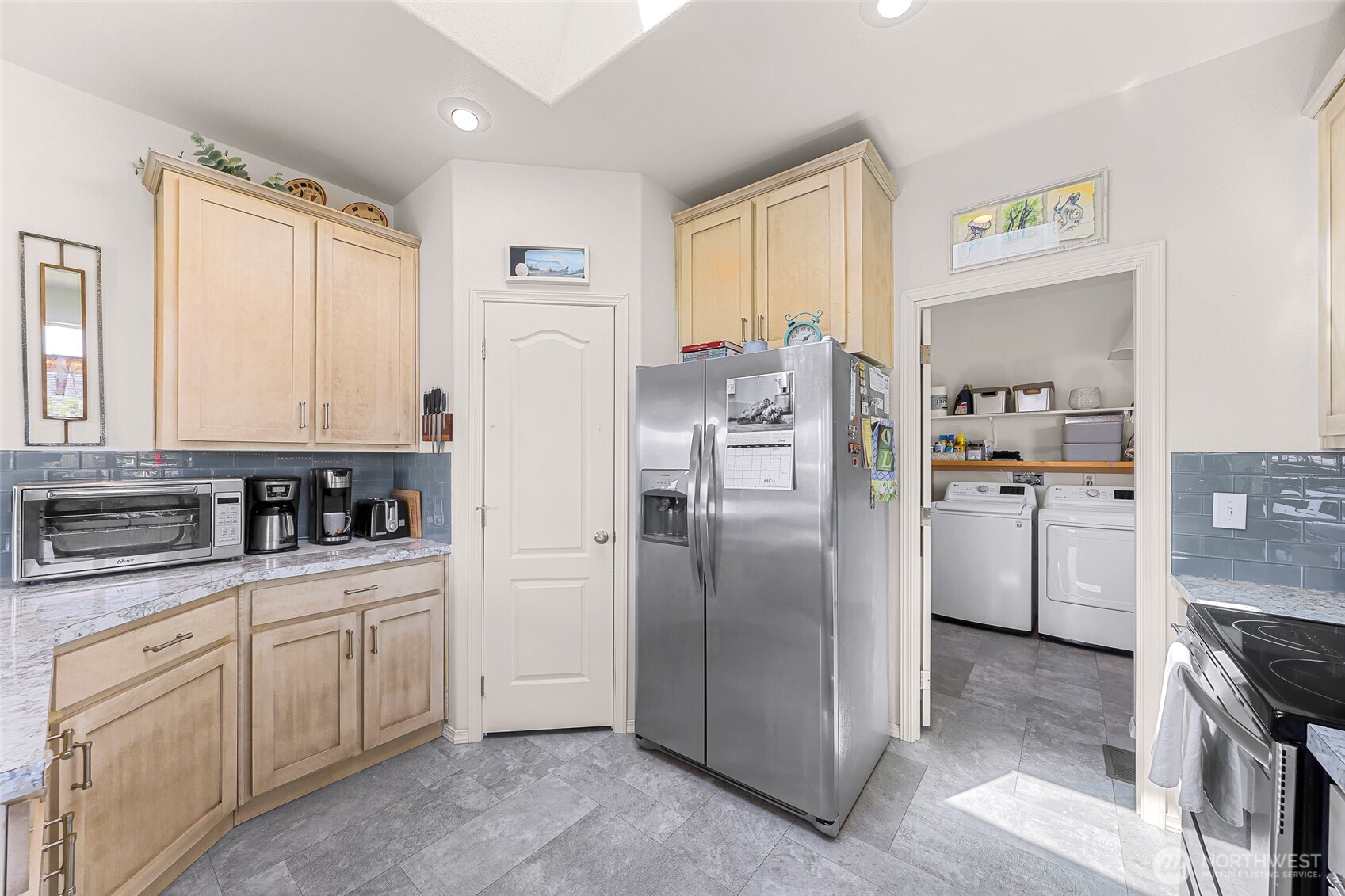 8412 Richard Way