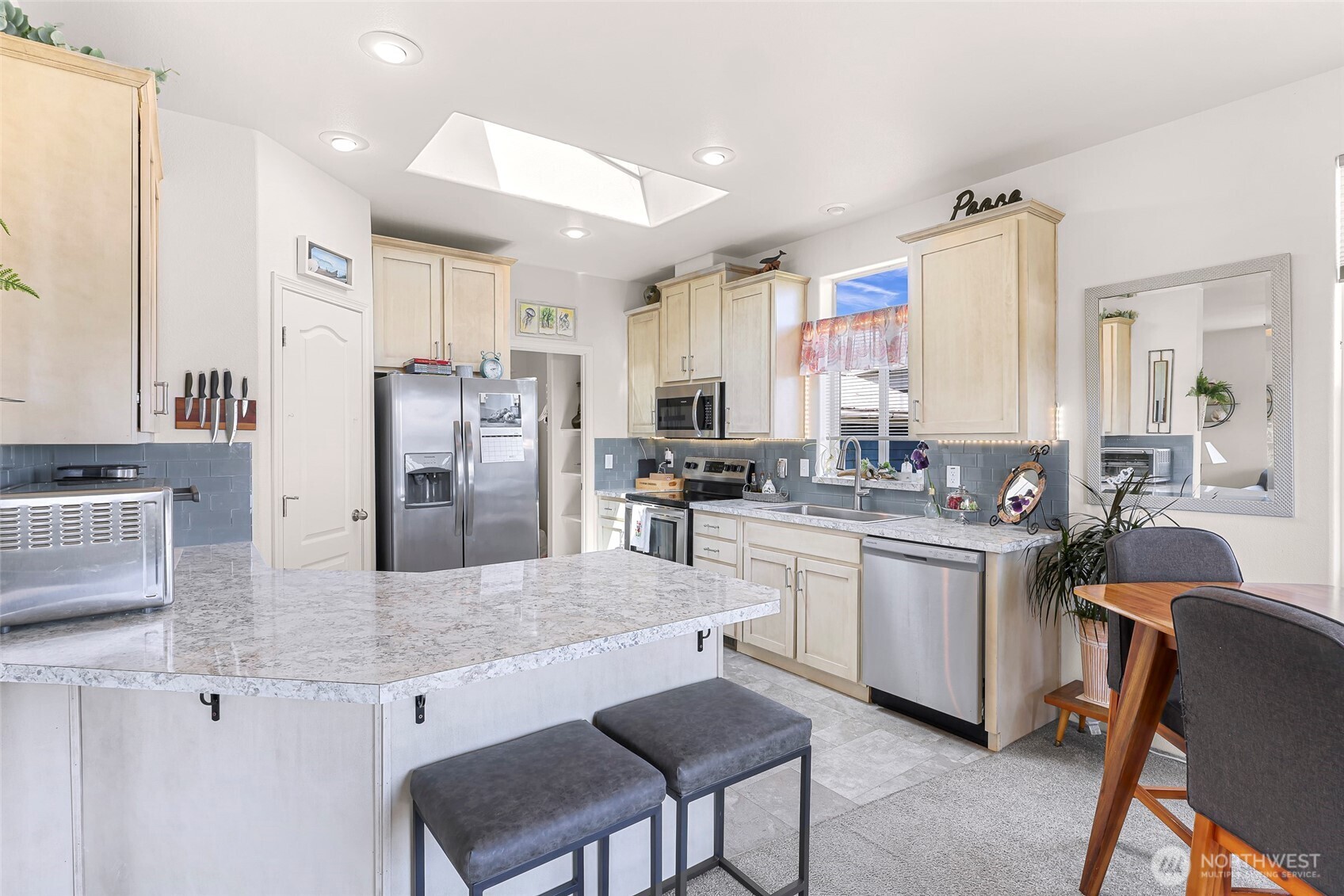 8412 Richard Way