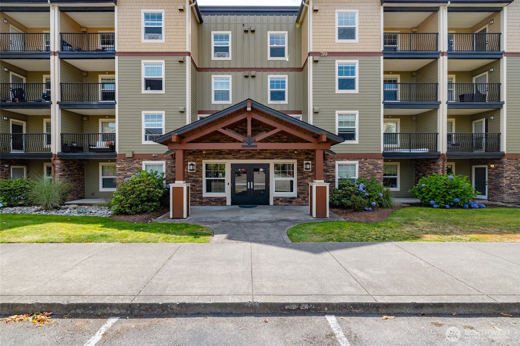 700 32nd Street Unit: A405