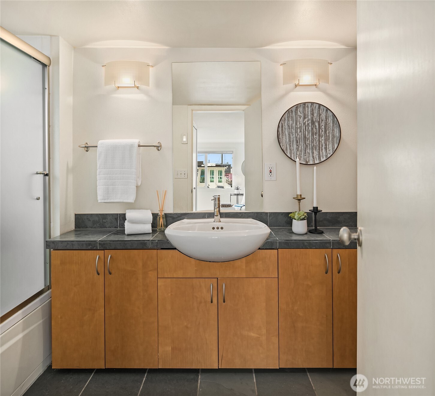 2420 Westlake Avenue N Unit: 11