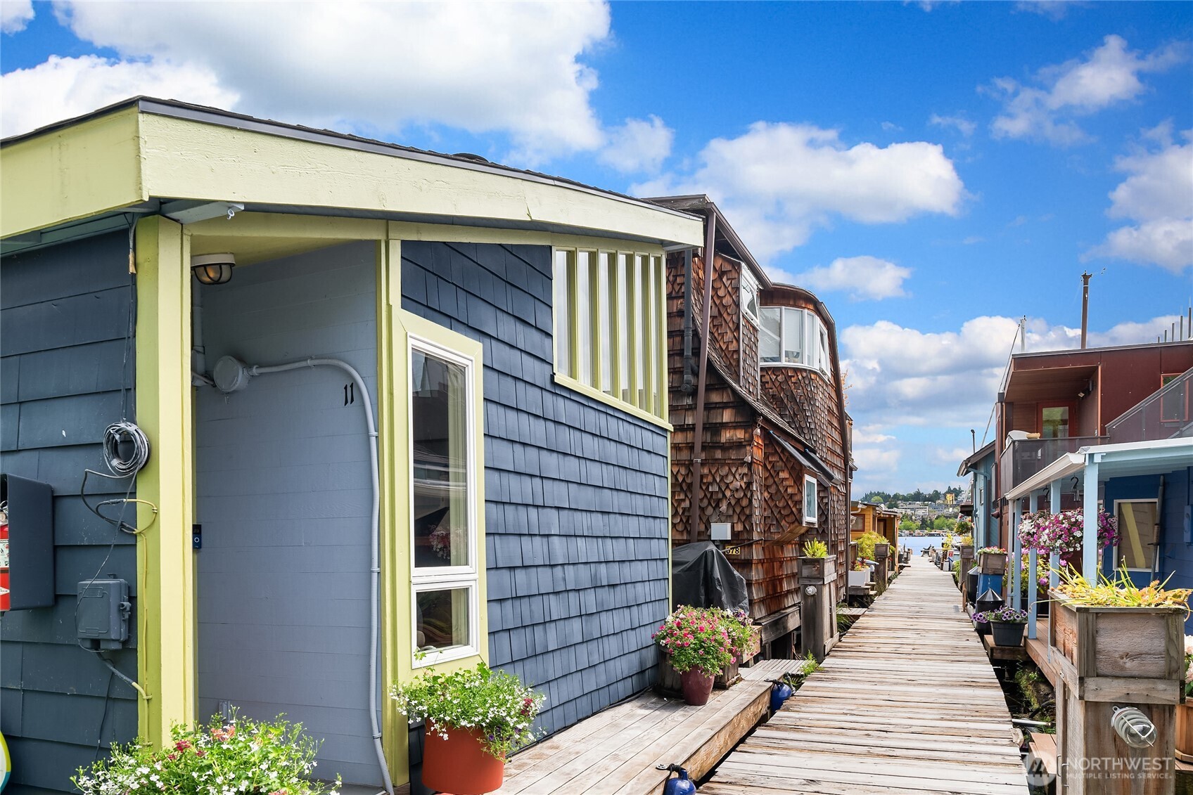2420 Westlake Avenue N Unit: 11