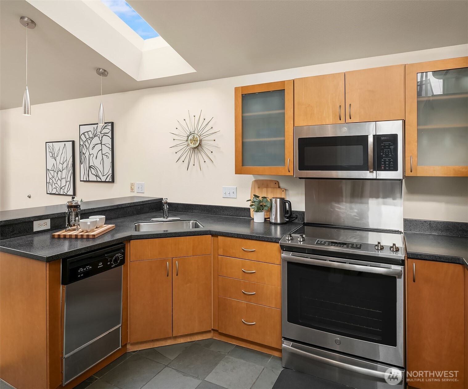 2420 Westlake Avenue N Unit: 11