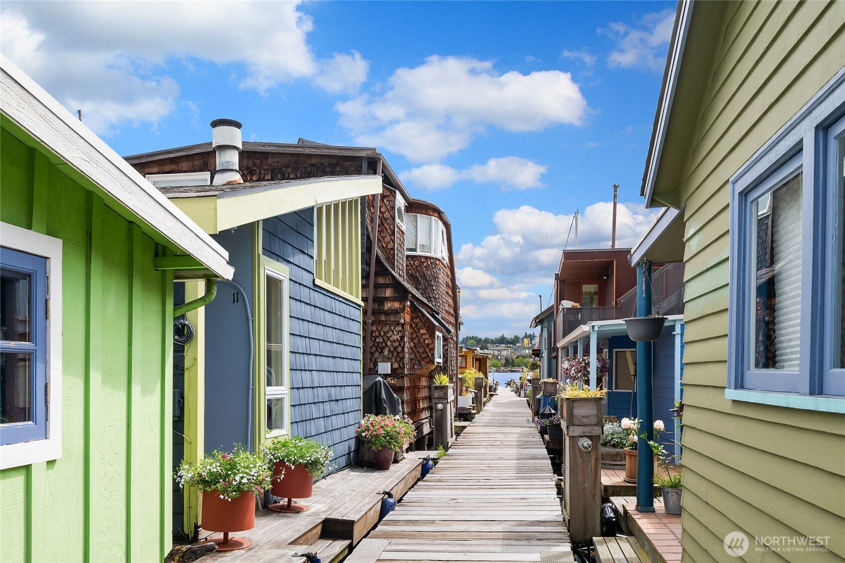 2420 Westlake Avenue N Unit: 11