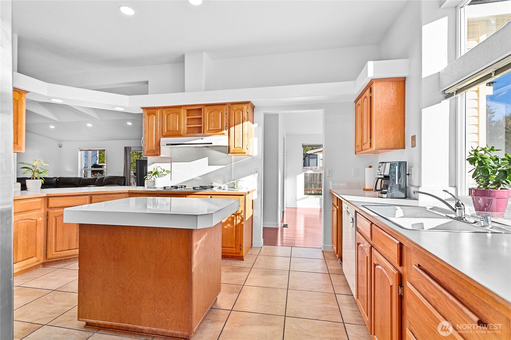 3411 Hollywood Avenue