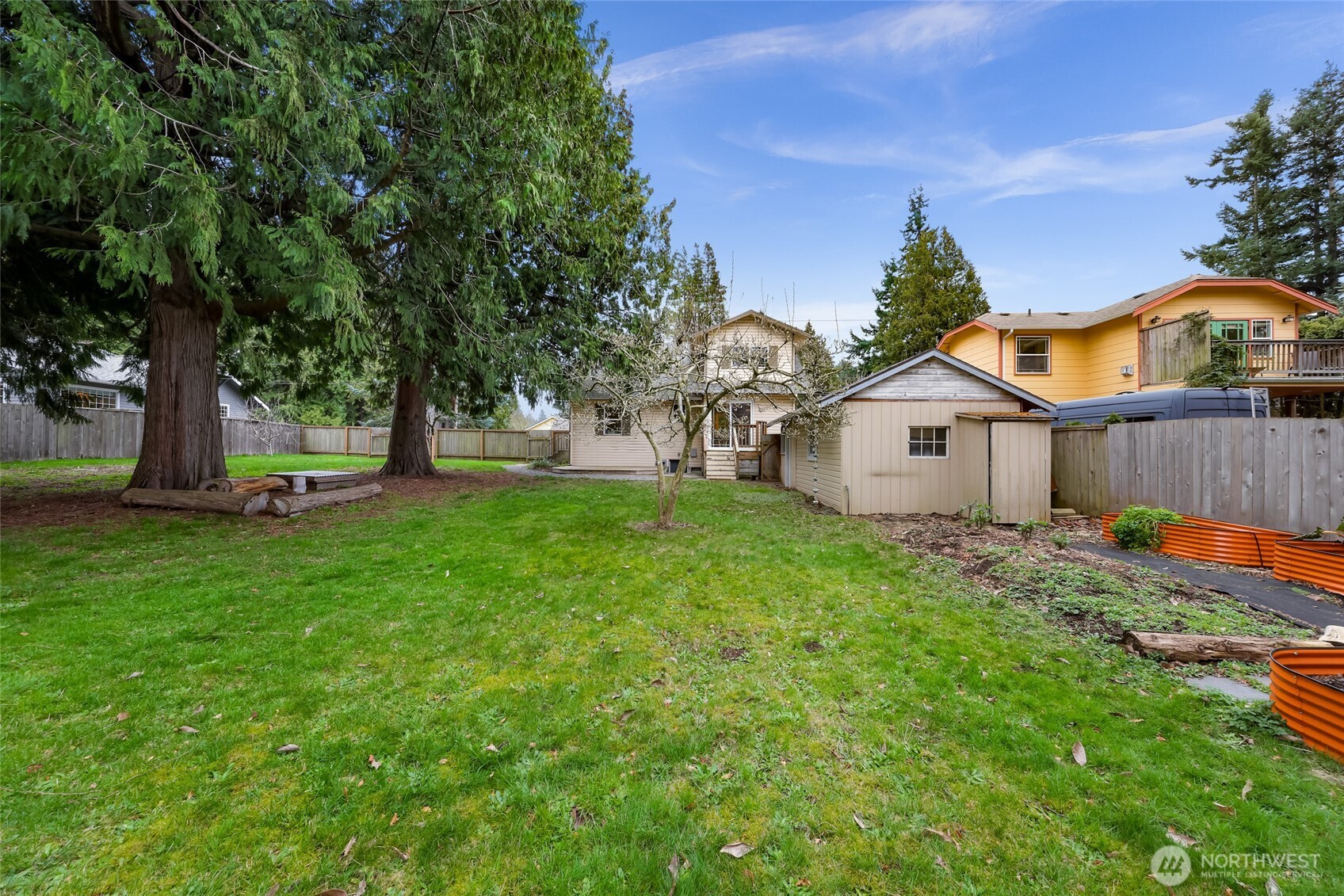 1420 E Maplewood Avenue