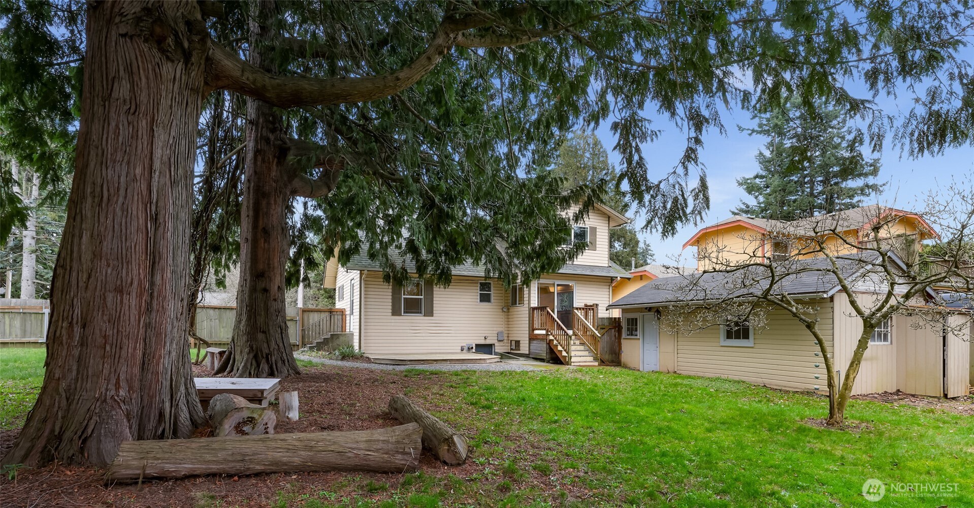 1420 E Maplewood Avenue
